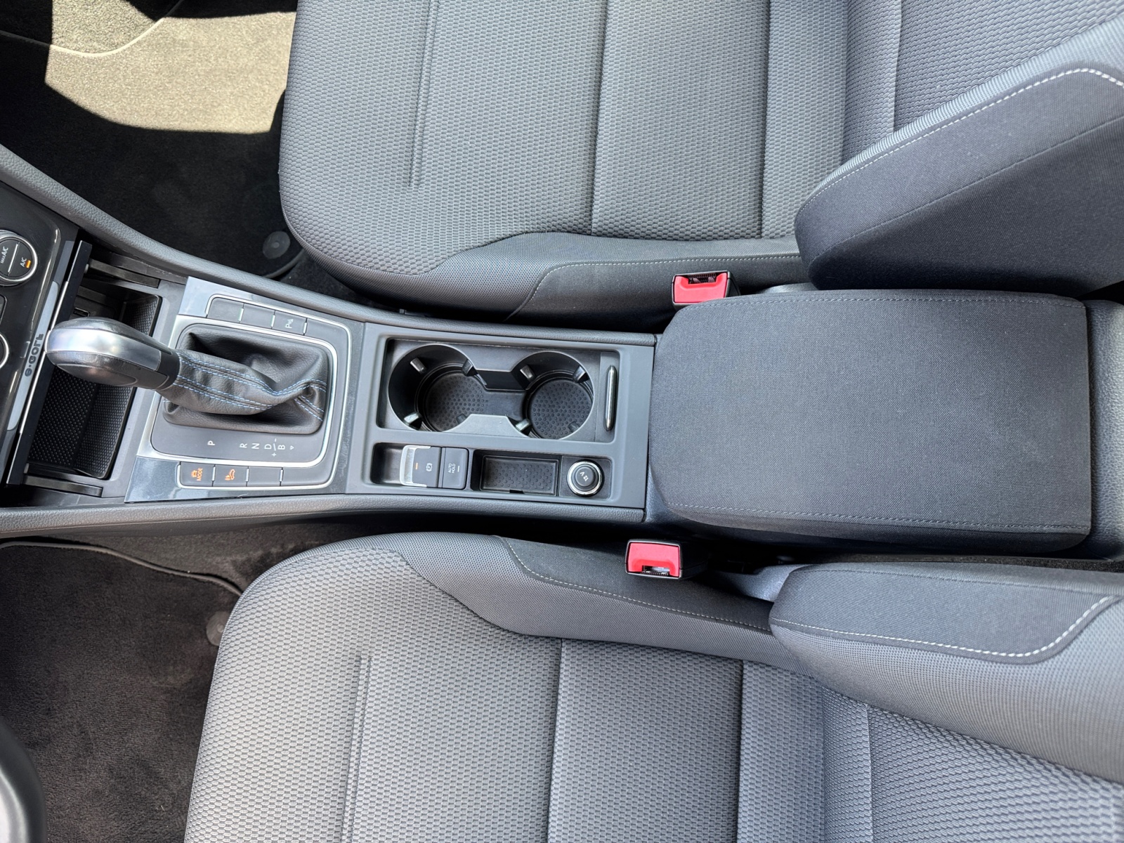 Golf VII e-GOLF ,PDC,Navi,LED,2xKlima,LM
