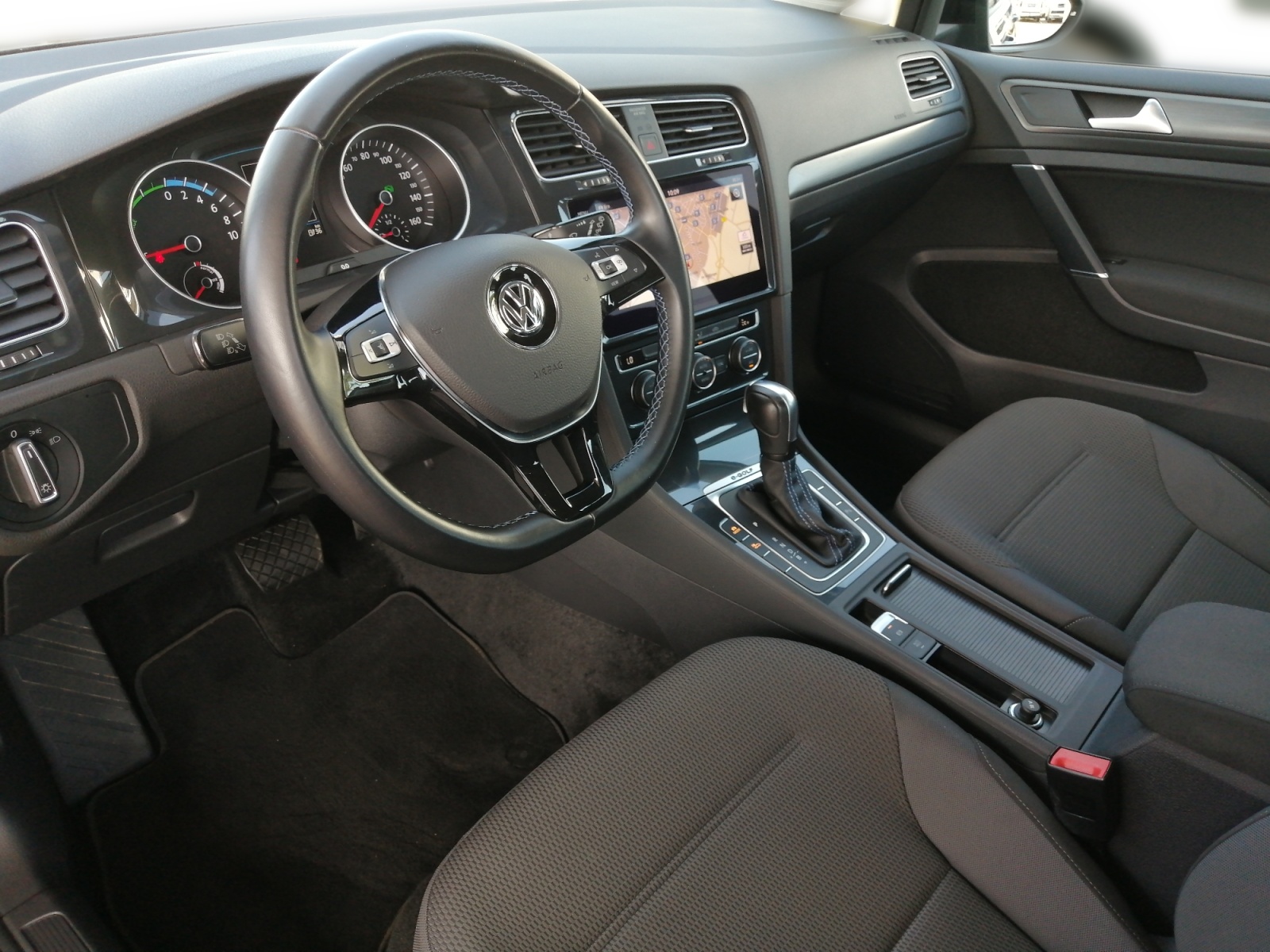 Golf VII e-GOLF ,PDC,Navi,LED,2xKlima,LM