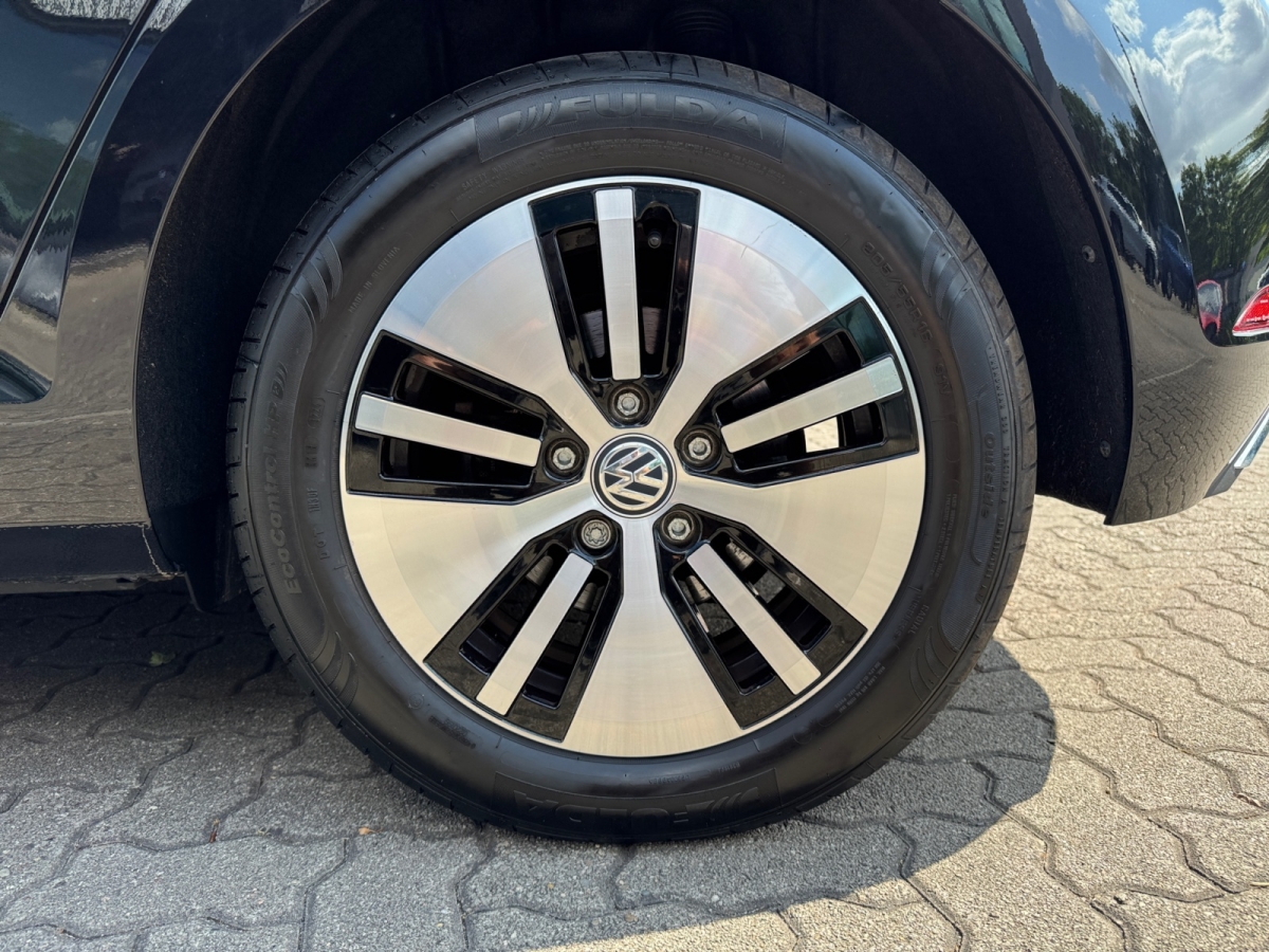 Golf VII e-GOLF ,PDC,Navi,LED,2xKlima,LM