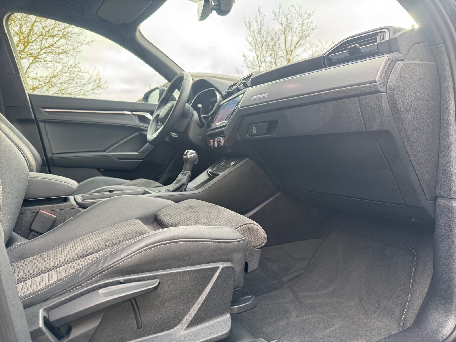 Q3 S line 40 TFSI quattro S tronic S Line,matrix