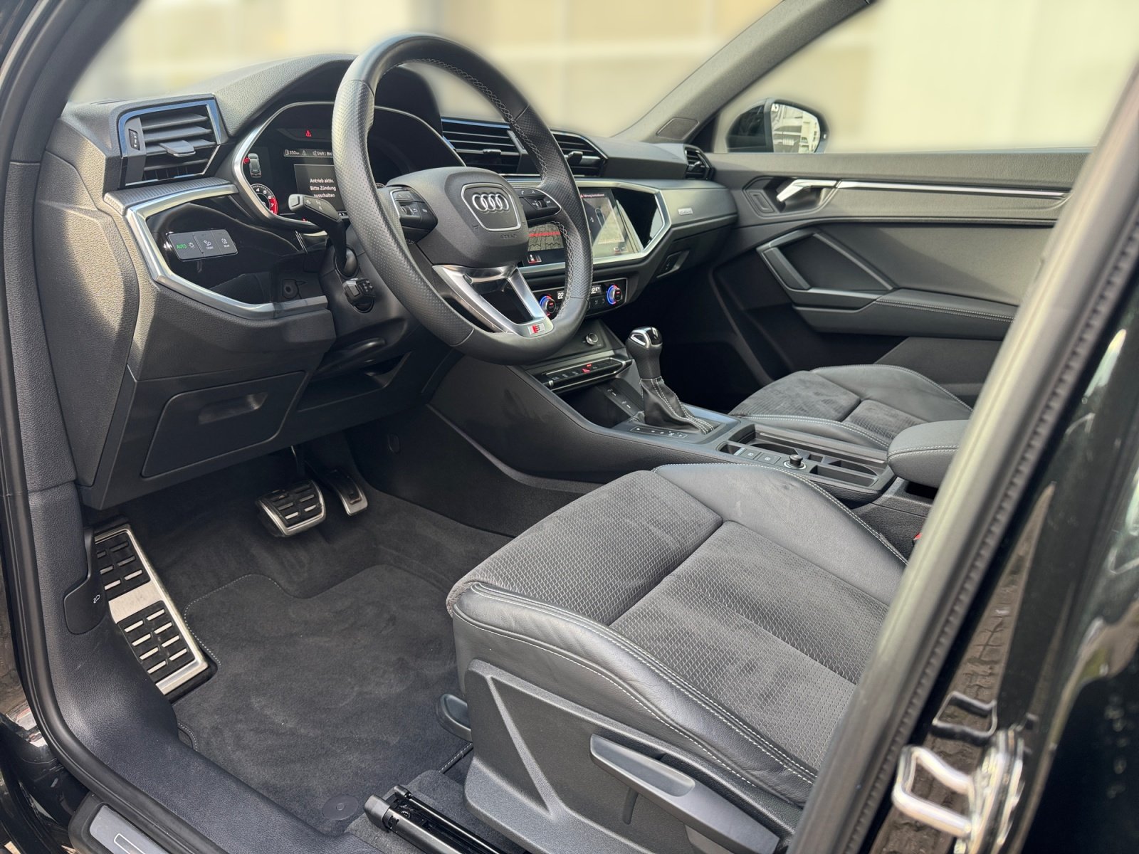 Q3 S line 40 TFSI quattro S tronic S Line,matrix