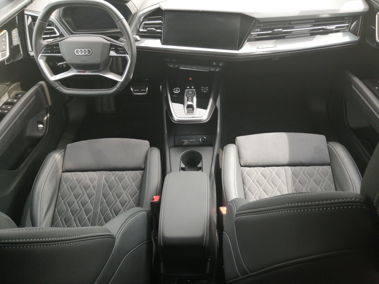 Q4 e-tron 55 e-tron quattro 250 kW S Line,360,LM