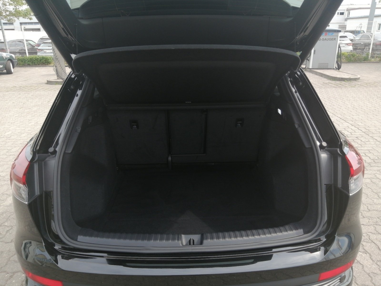 Q4 e-tron 55 e-tron quattro 250 kW S Line,360,LM