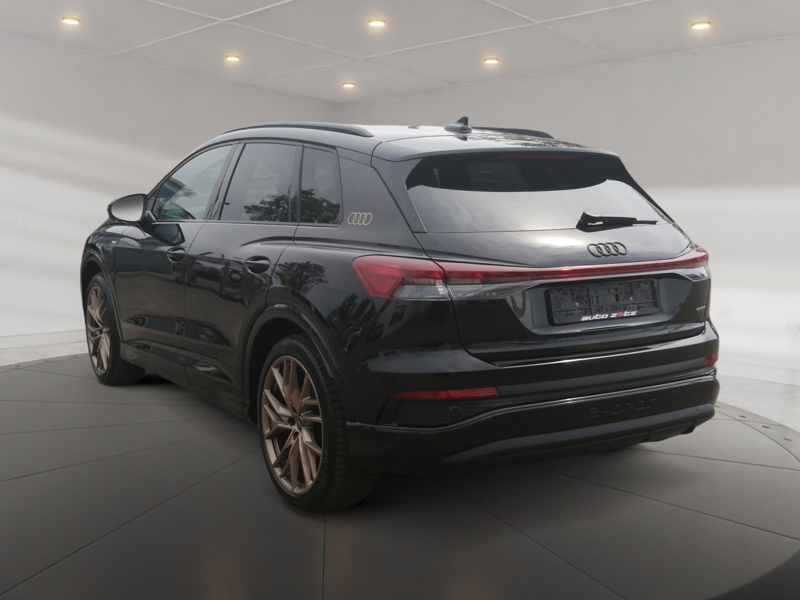 Q4 e-tron 55 e-tron quattro 250 kW S Line,360,LM