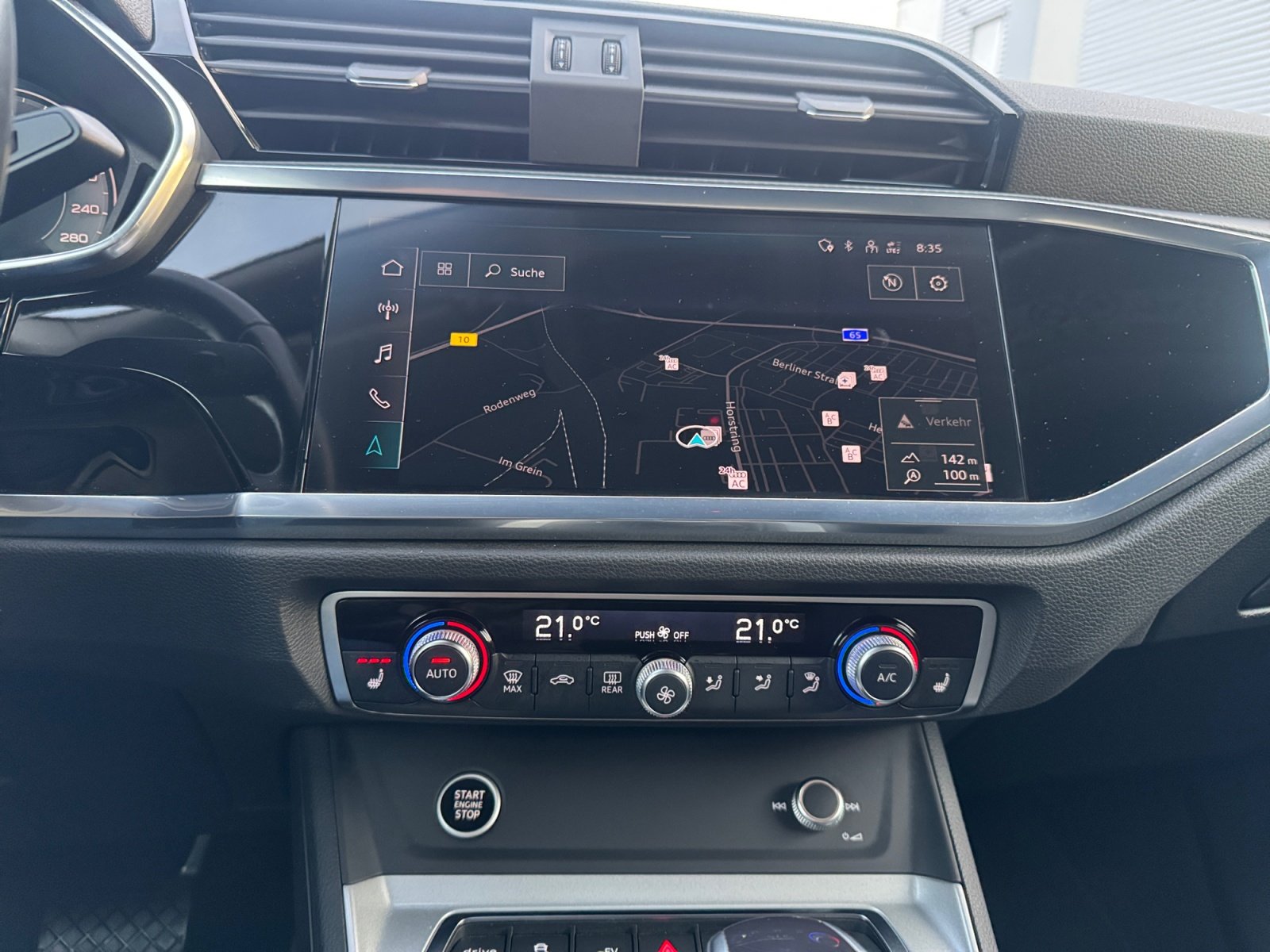 Q3 TFSI e S line 45 TFSI e 180(245)  S tronic