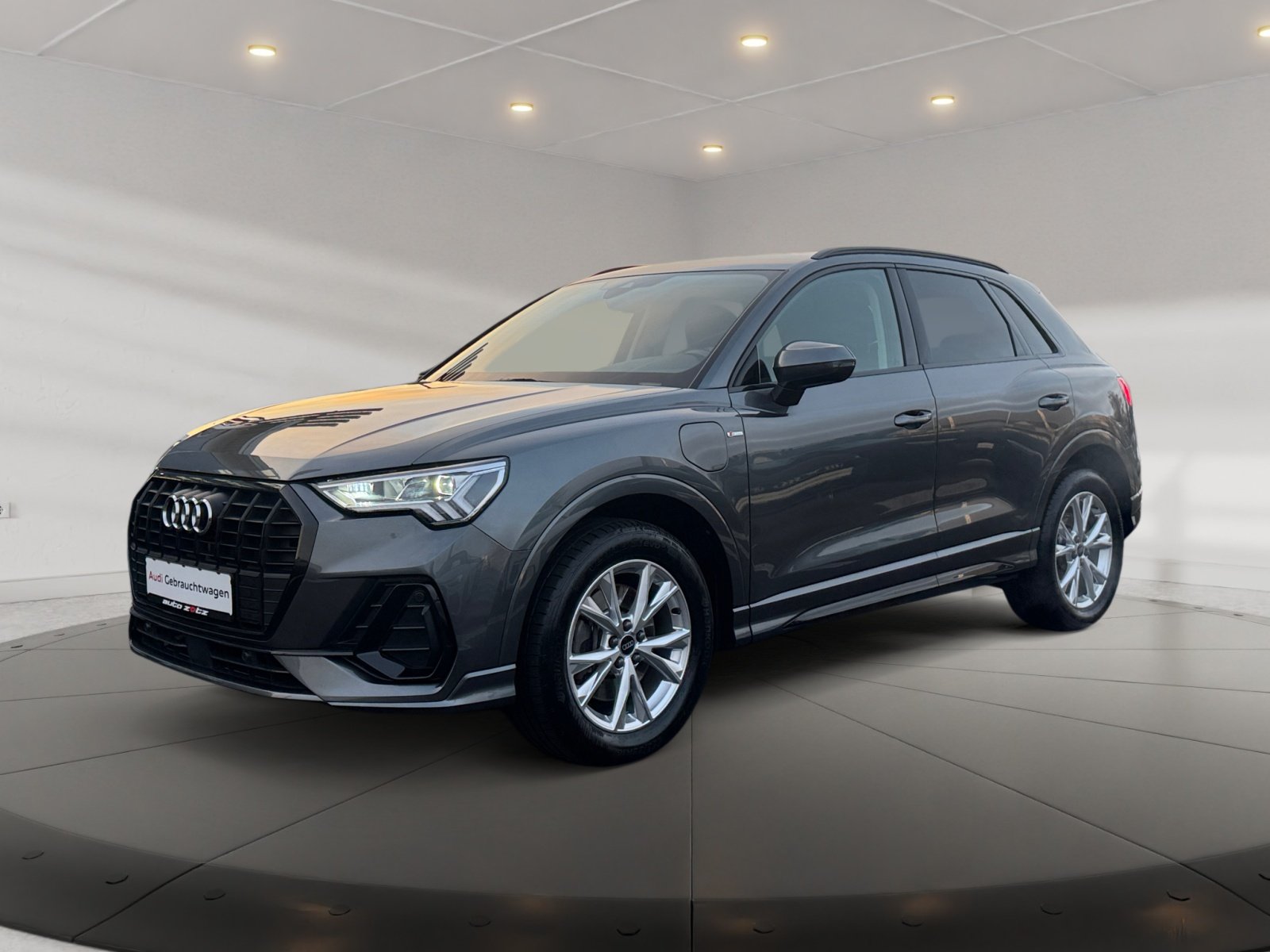 Q3 TFSI e S line 45 TFSI e 180(245)  S tronic