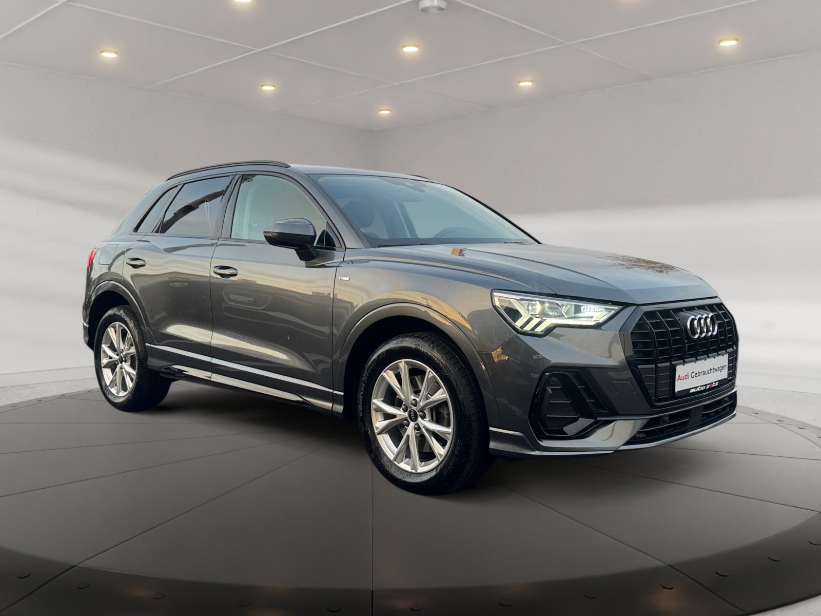 Q3 TFSI e S line 45 TFSI e 180(245)  S tronic