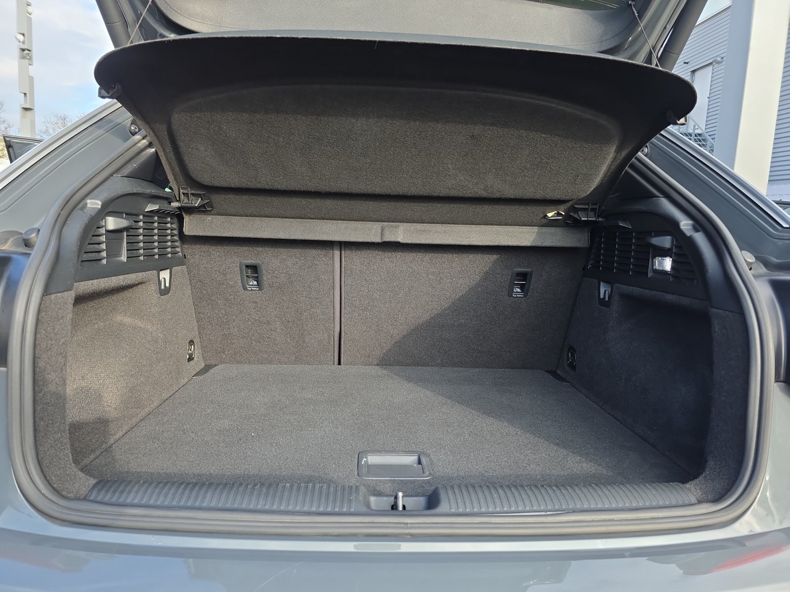 Q2 35TFSI S tronic S Line,PDC,LED,Navi,AUT,LM