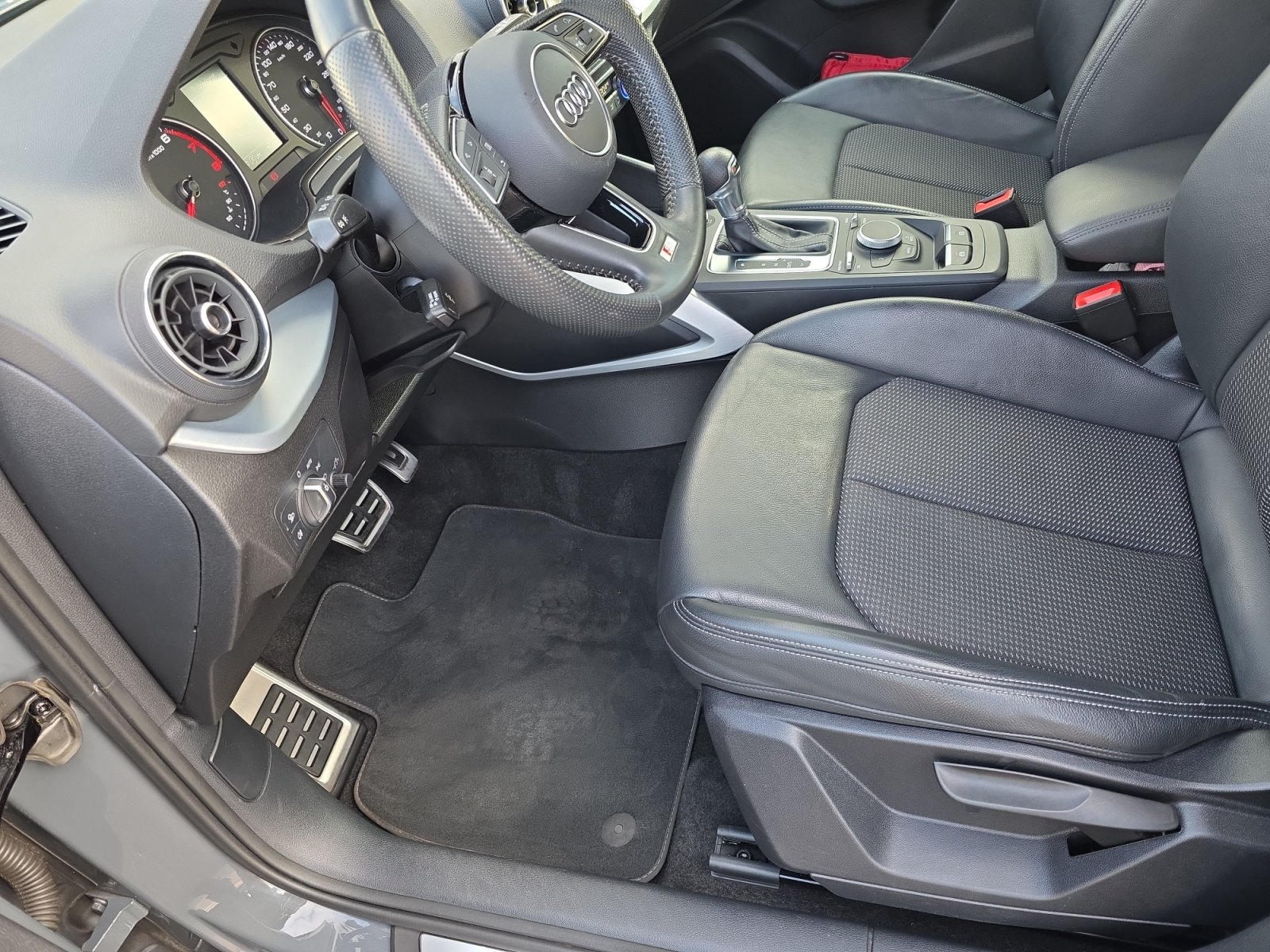 Q2 35TFSI S tronic S Line,PDC,LED,Navi,AUT,LM