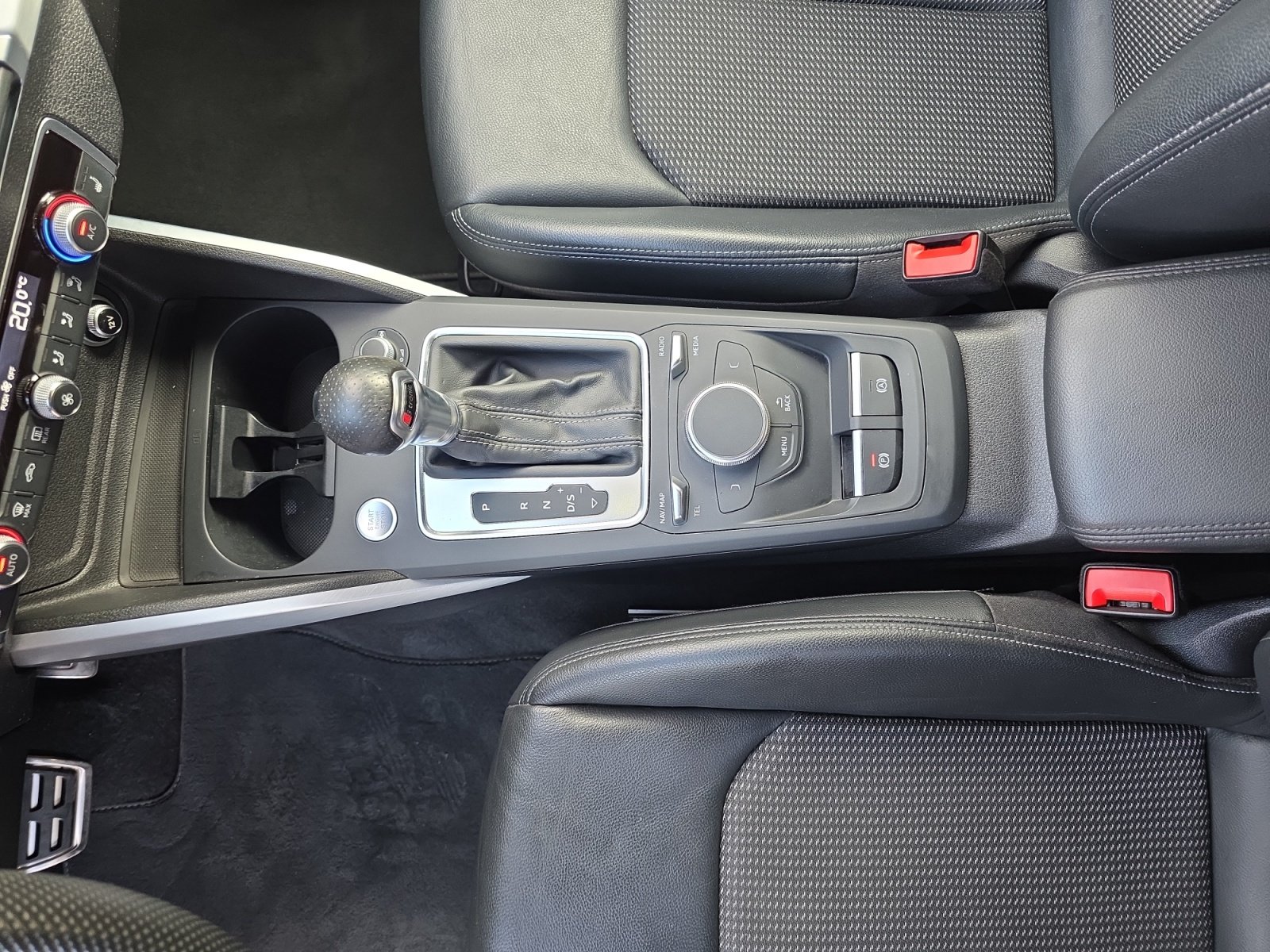 Q2 35TFSI S tronic S Line,PDC,LED,Navi,AUT,LM