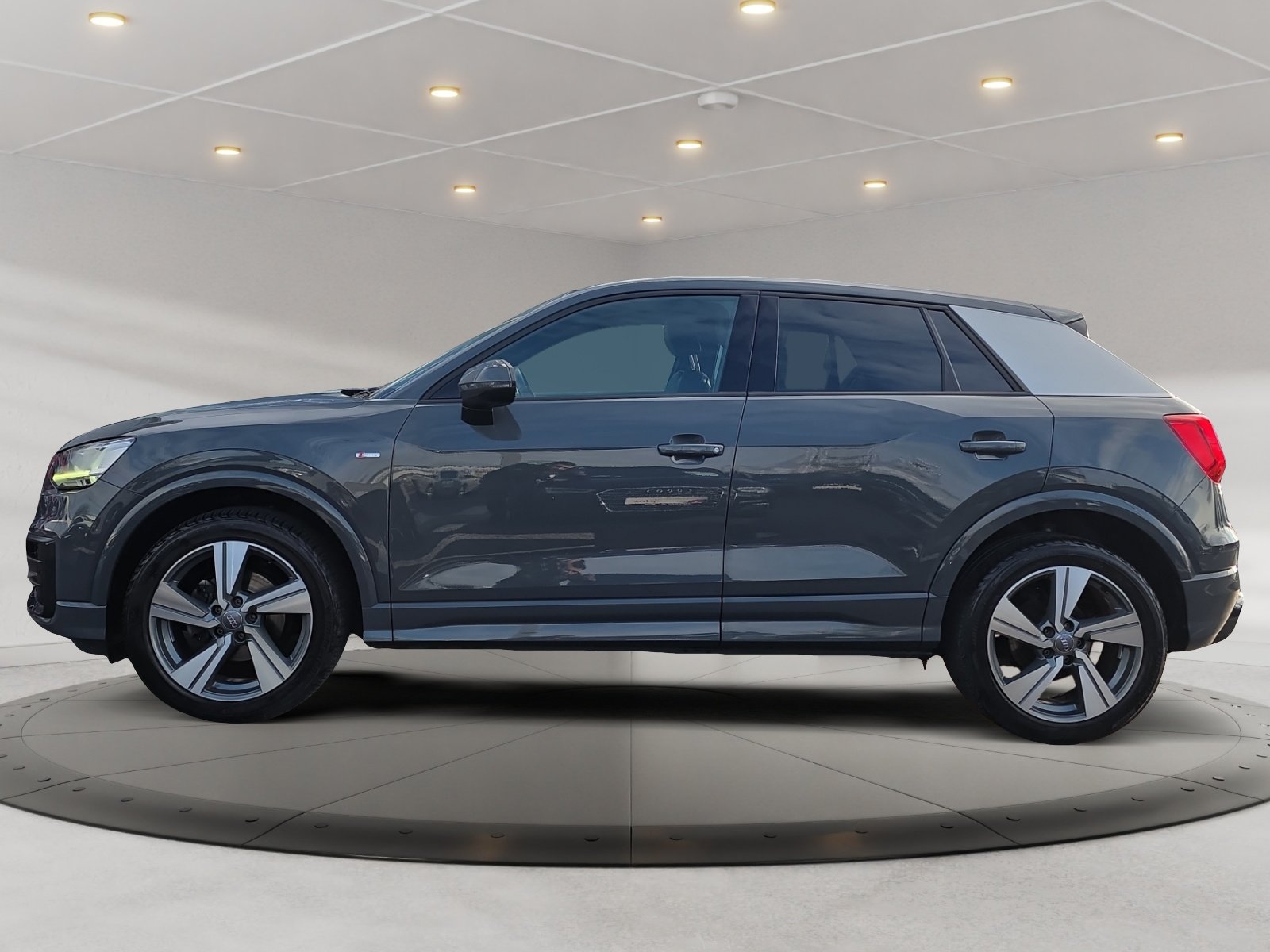 Q2 35TFSI S tronic S Line,PDC,LED,Navi,AUT,LM