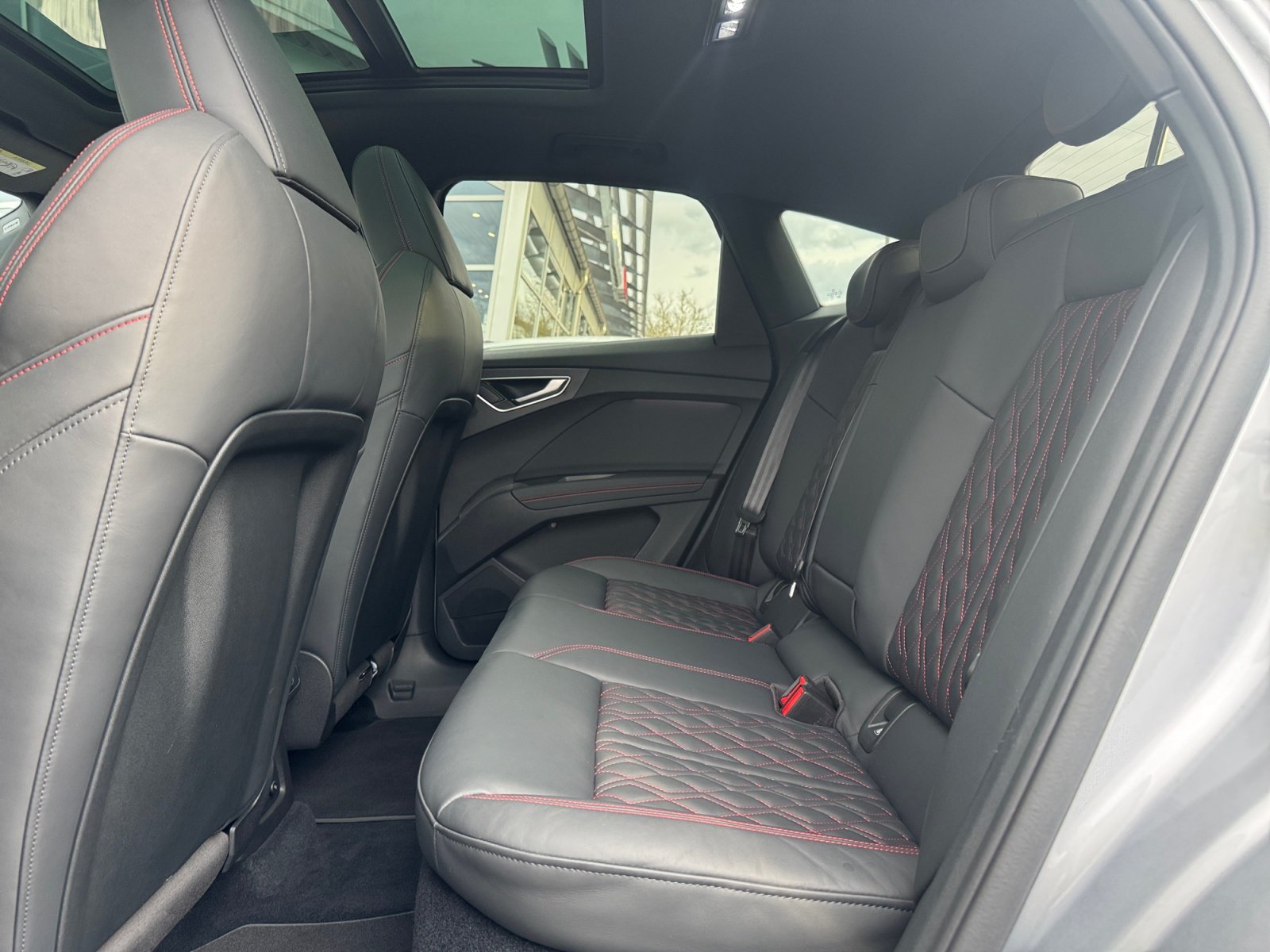 Q4 Sportback e-tron 50 quattro 220 kW S Line,HUD