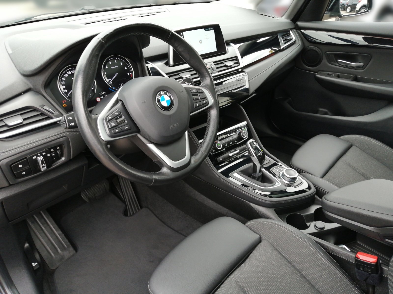 220i Active Tourer Sport Line PANO Kamera