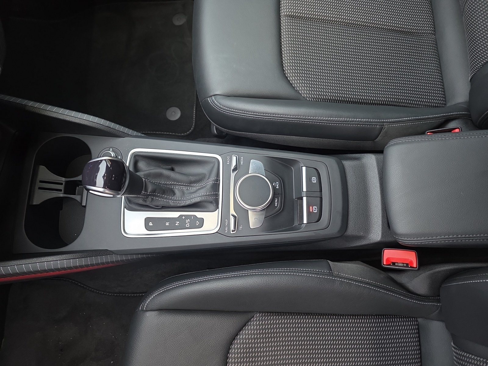 Q2 S line 35 TFSI S tronic S Line,matrix,Kam.