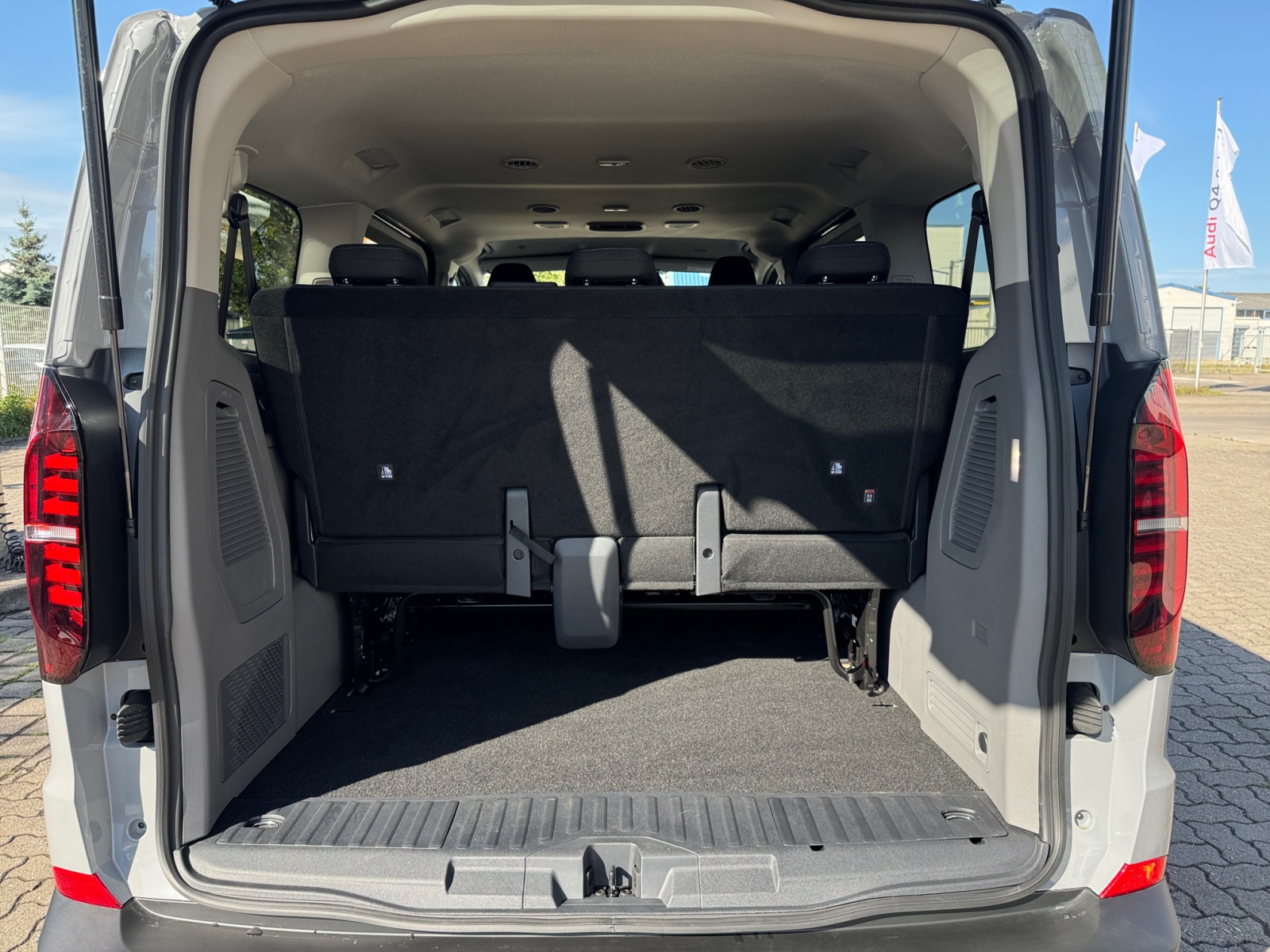 Caravelle 2.0TDI 9-Sitzer ,PDC,Virtual,Kam.