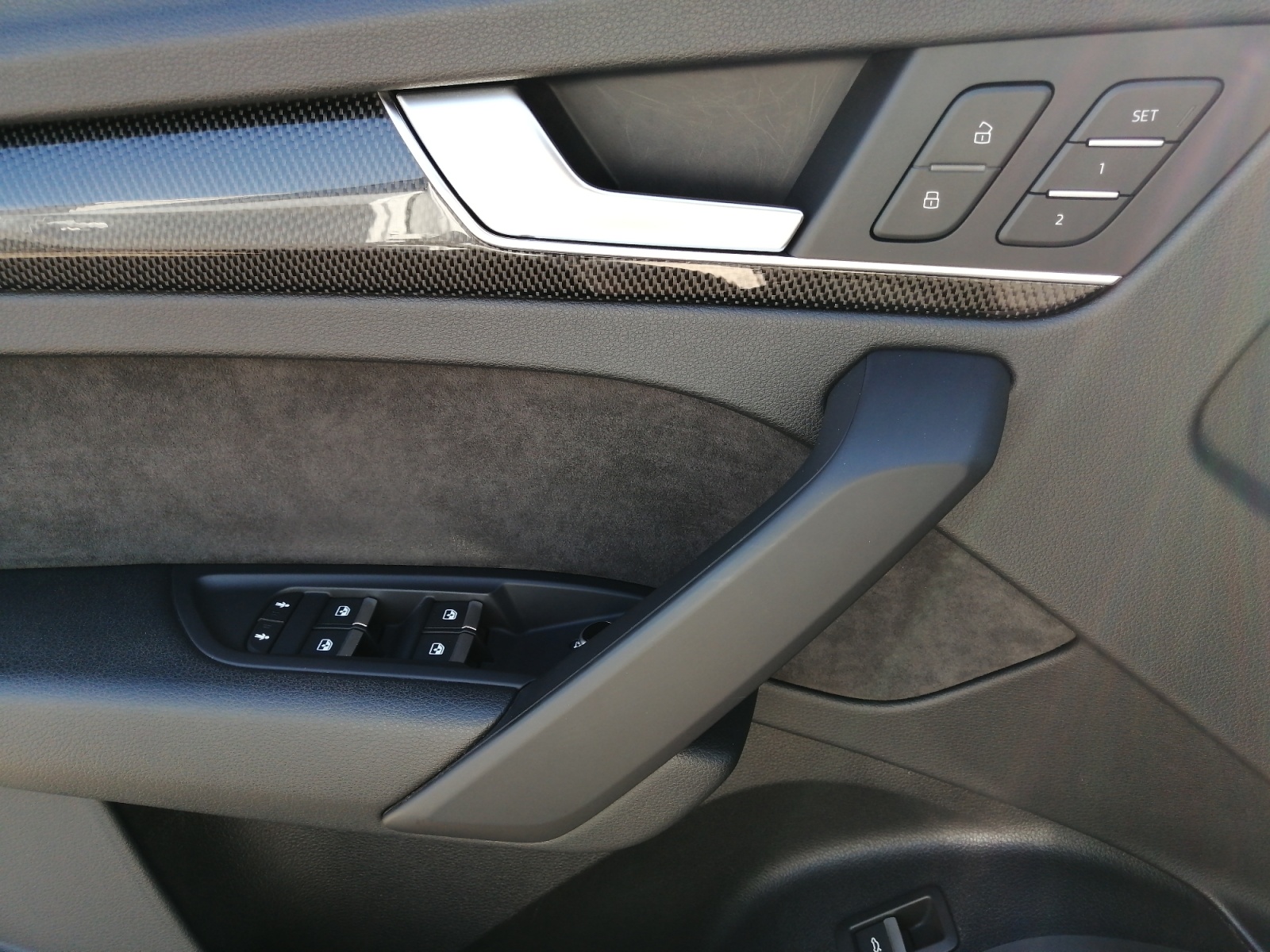 SQ5 3.0 TFSI quattro 354PS tiptronic SQ5 matrix