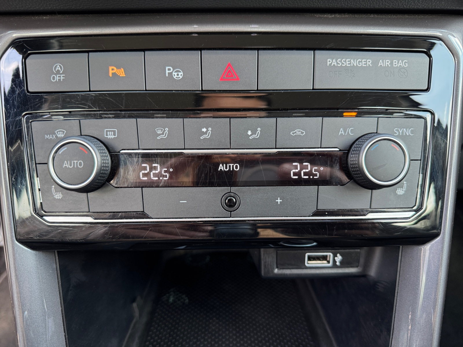 T-Cross Style 1.0 l TSI NAVI KAMERA LED ,PDC,LM
