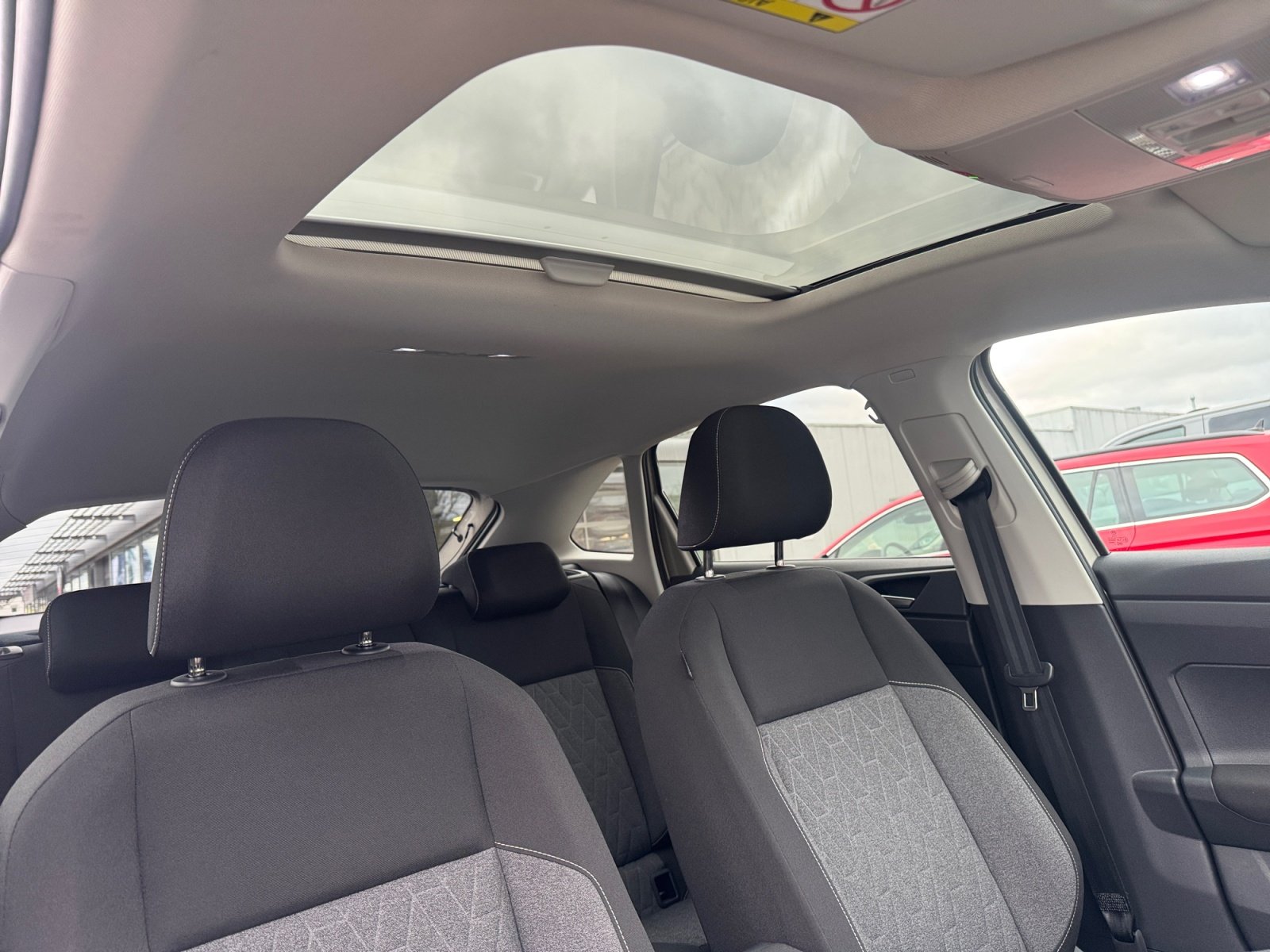 Taigo MOVE 1.5TSI DSG Kam.,PANO,PDC,Virtual,AHK