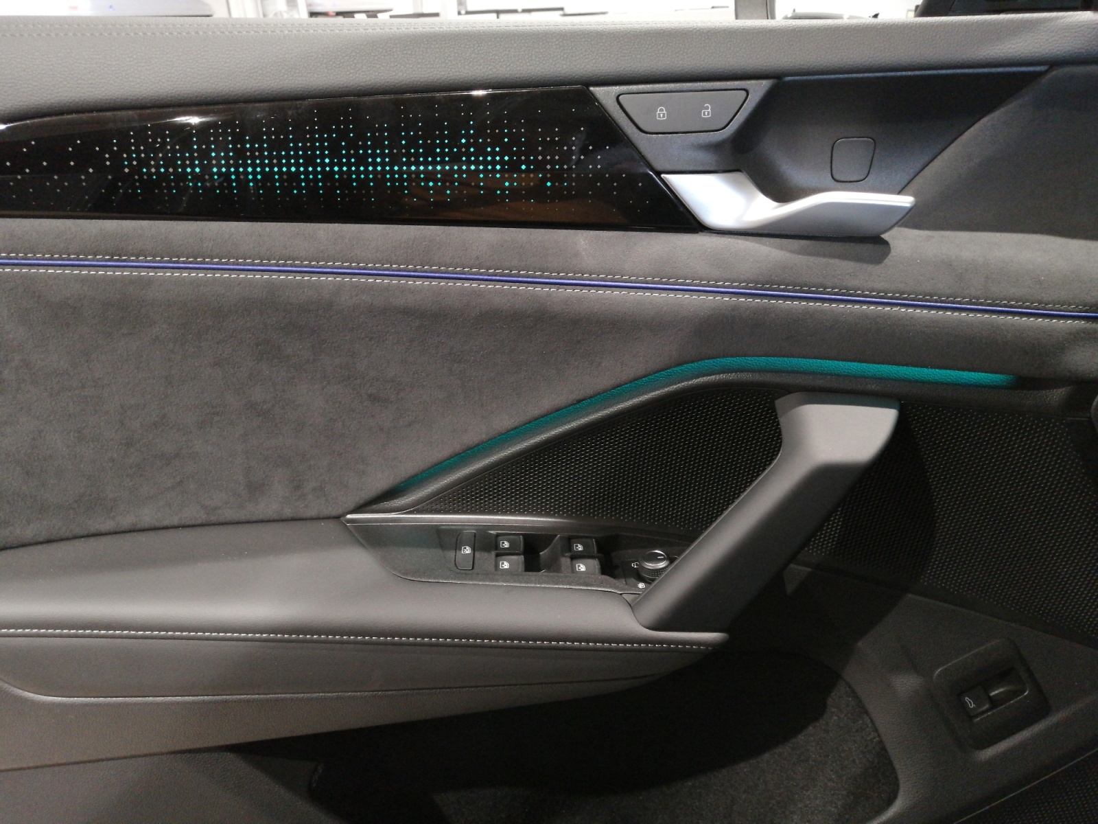 Tayron R-Line 2.0 l TDI 4MOTION DSG ,PANO,R Line