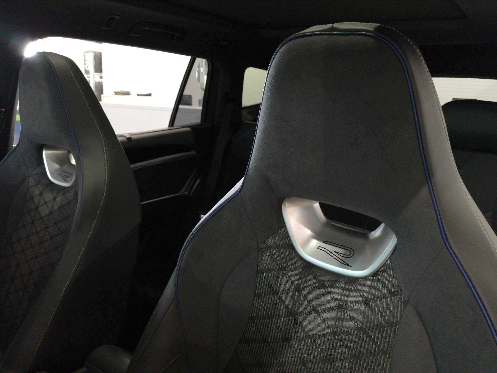 Tayron R-Line 2.0 l TDI 4MOTION DSG ,PANO,R Line