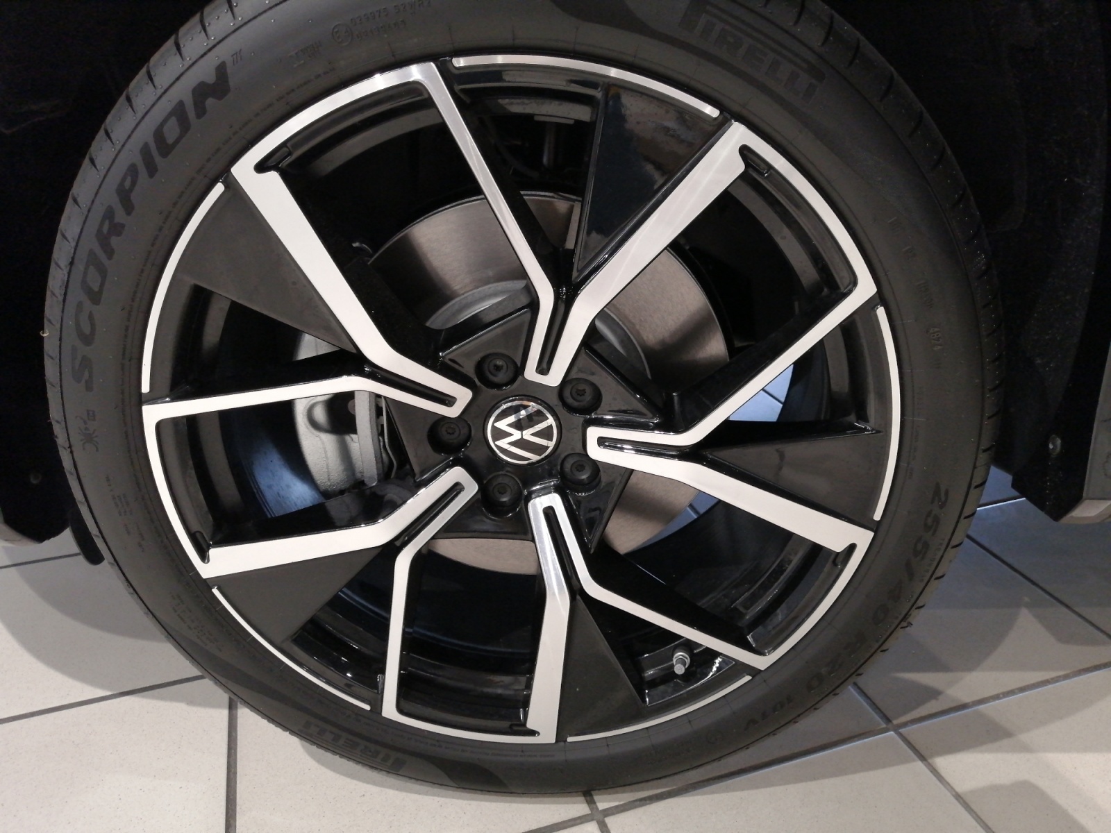 Tayron R-Line 2.0 l TDI 4MOTION DSG ,PANO,R Line