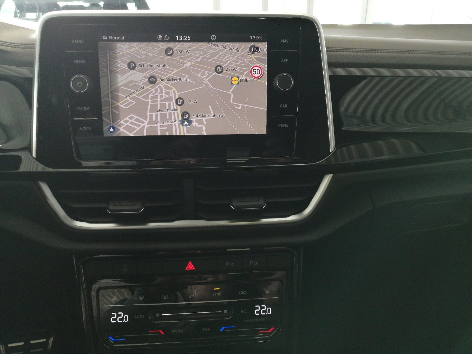 T-Roc R-Line 2.0 l TSI 4M DSG Kam.,PANO LP 56