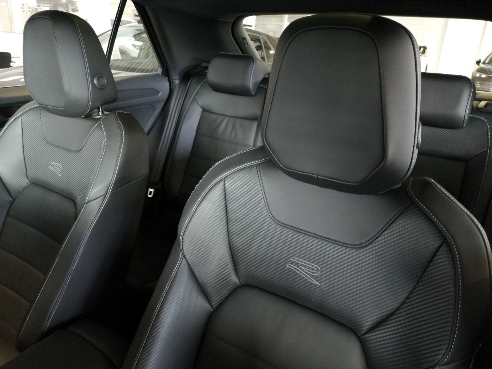 T-Roc R-Line 2.0 l TSI 4M DSG Kam.,PANO LP 56