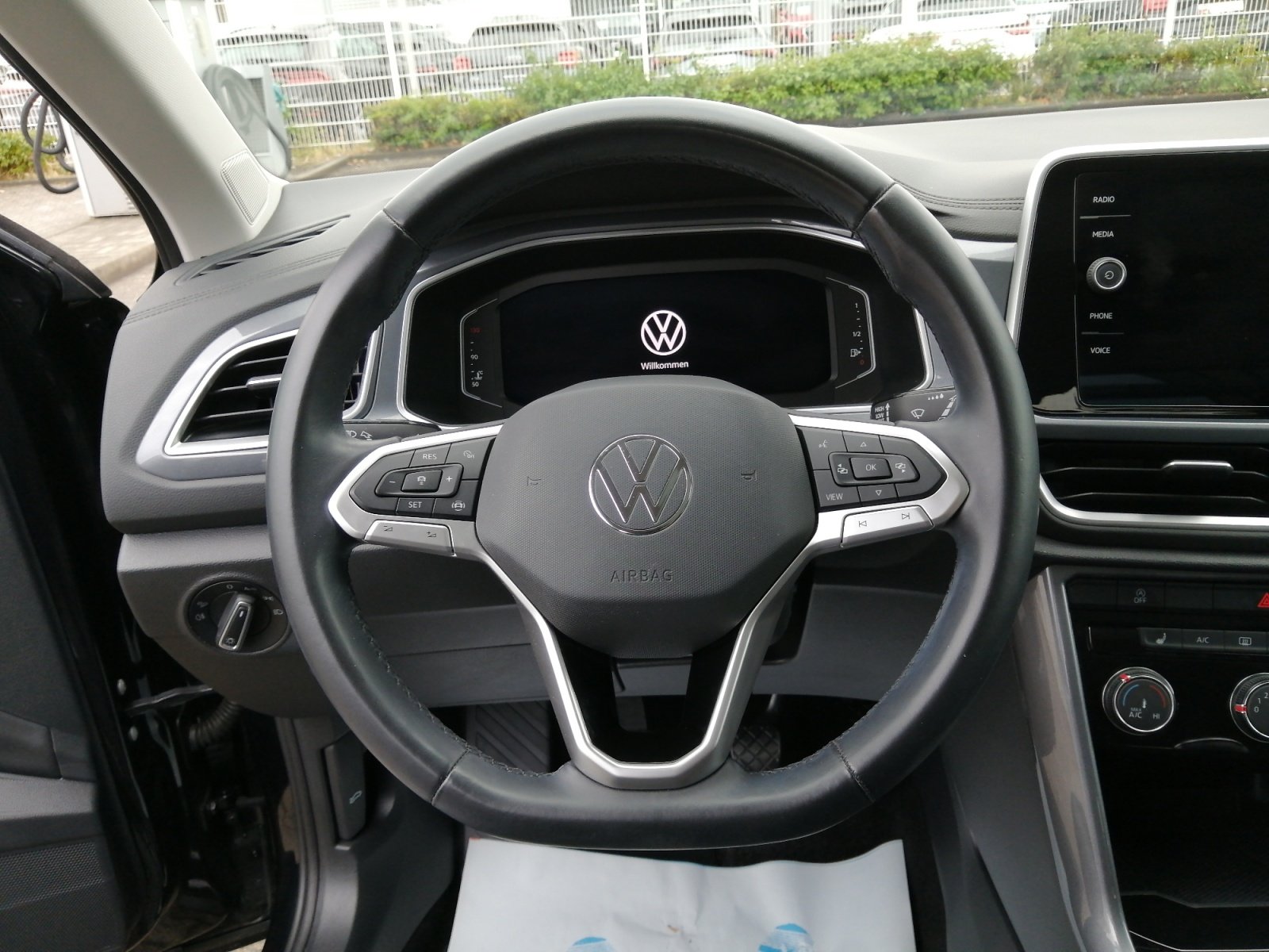 T-Roc 1.0TSI STYLE Kam.,PANO,PDC,Virtual,ACC,LED