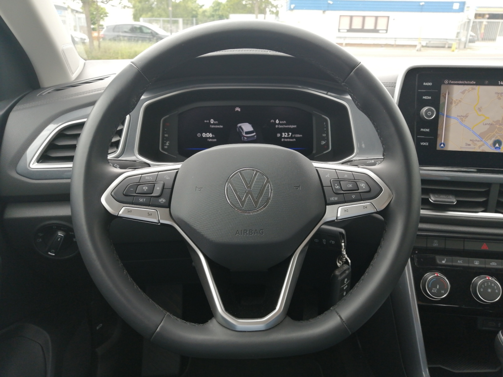 T-ROC Style 1.5TSI DSG AHK NAVI ,PDC,Virtual,ACC