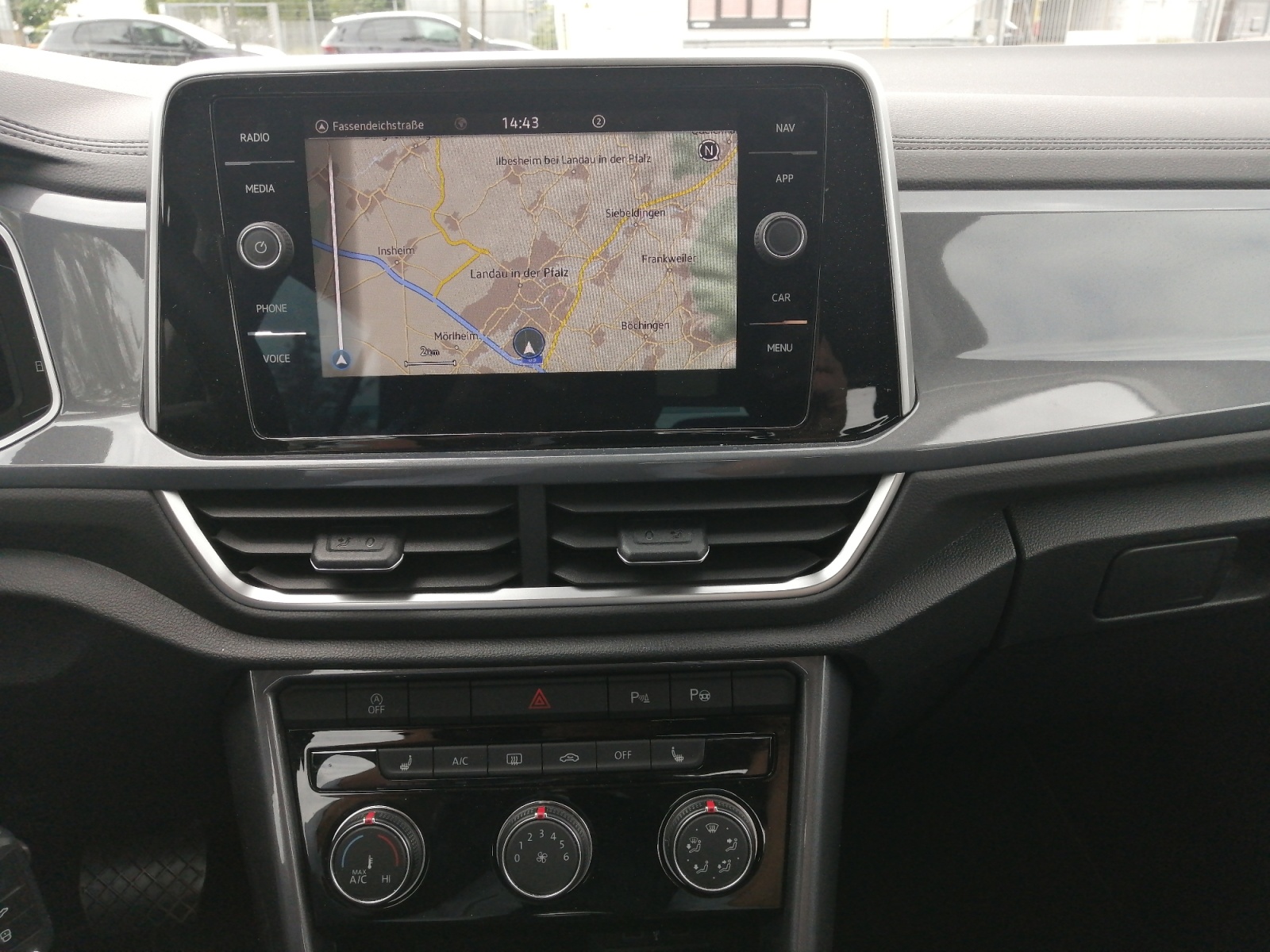 T-ROC Style 1.5TSI DSG AHK NAVI ,PDC,Virtual,ACC