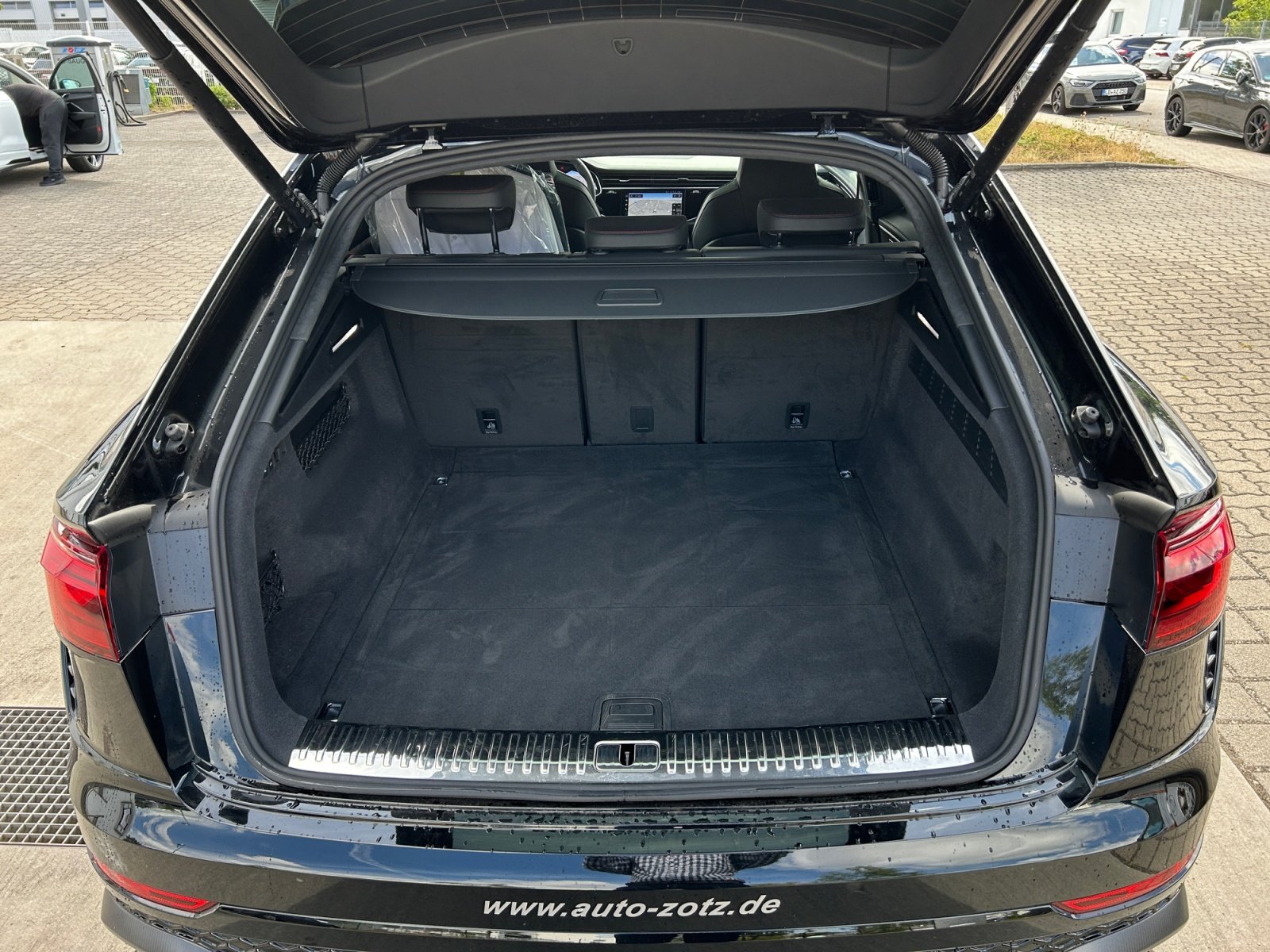 RSQ8 SUV performance matrix,360,HUD,Kam.,Laser