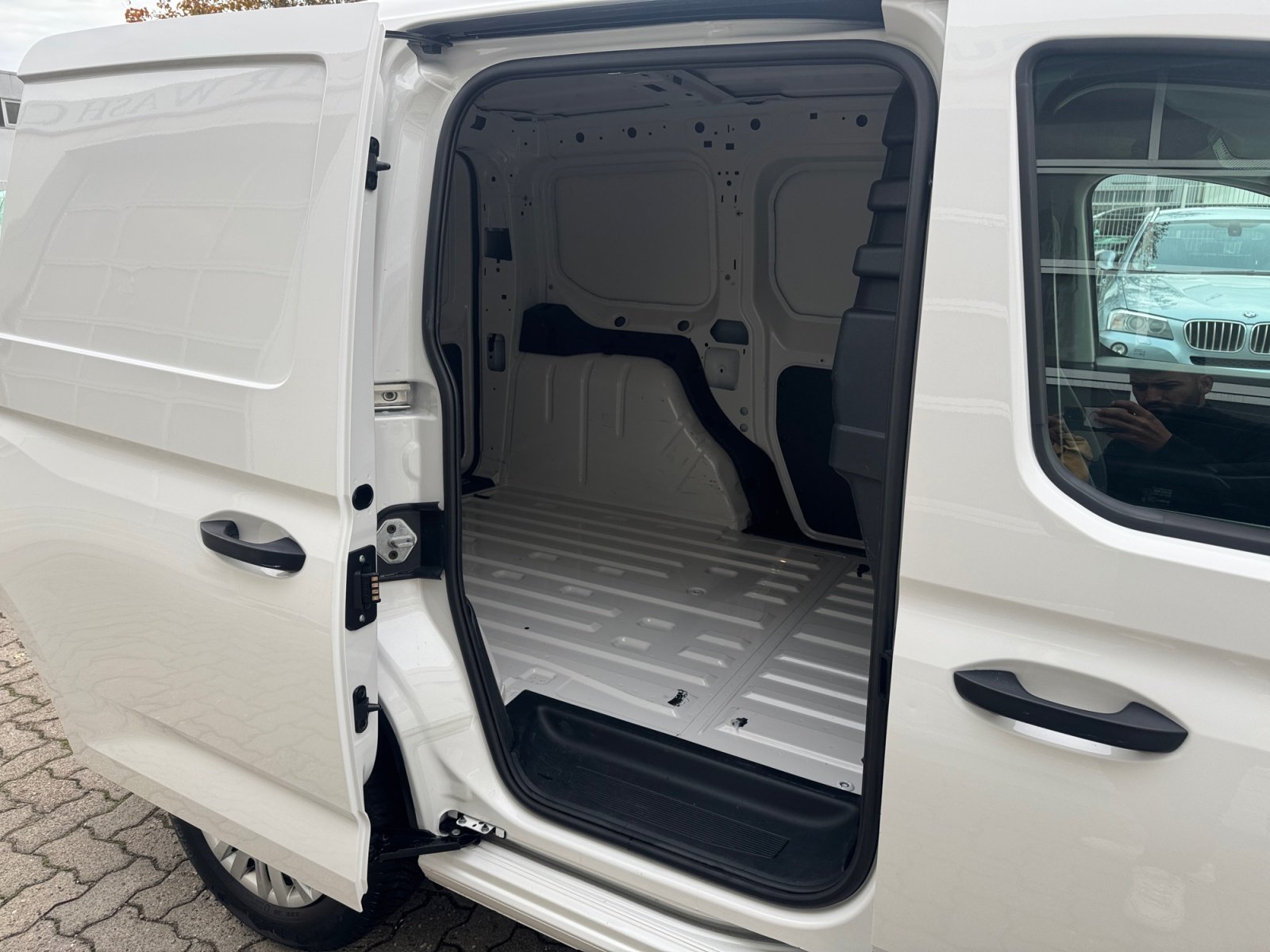 Caddy Cargo 2.0TDI Kasten AHK,SHZ,SoundSys