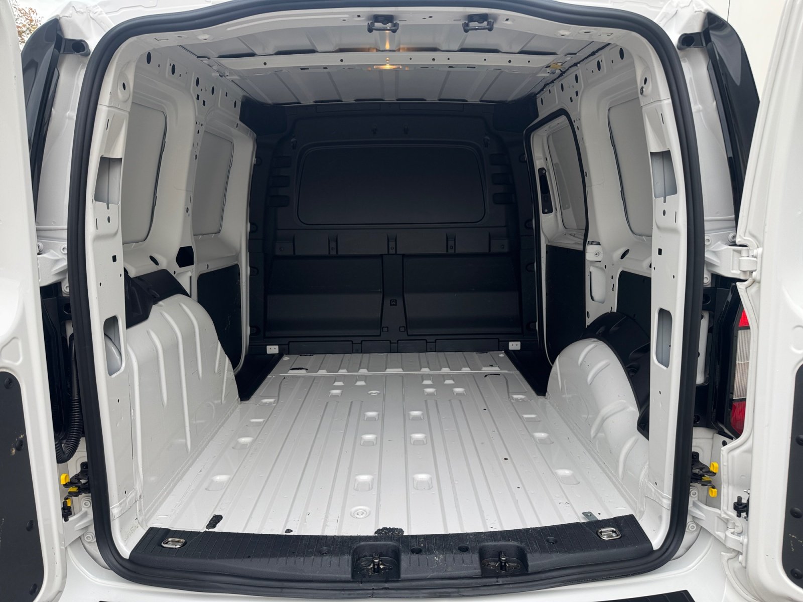 Caddy Cargo 2.0TDI Kasten AHK,SHZ,SoundSys