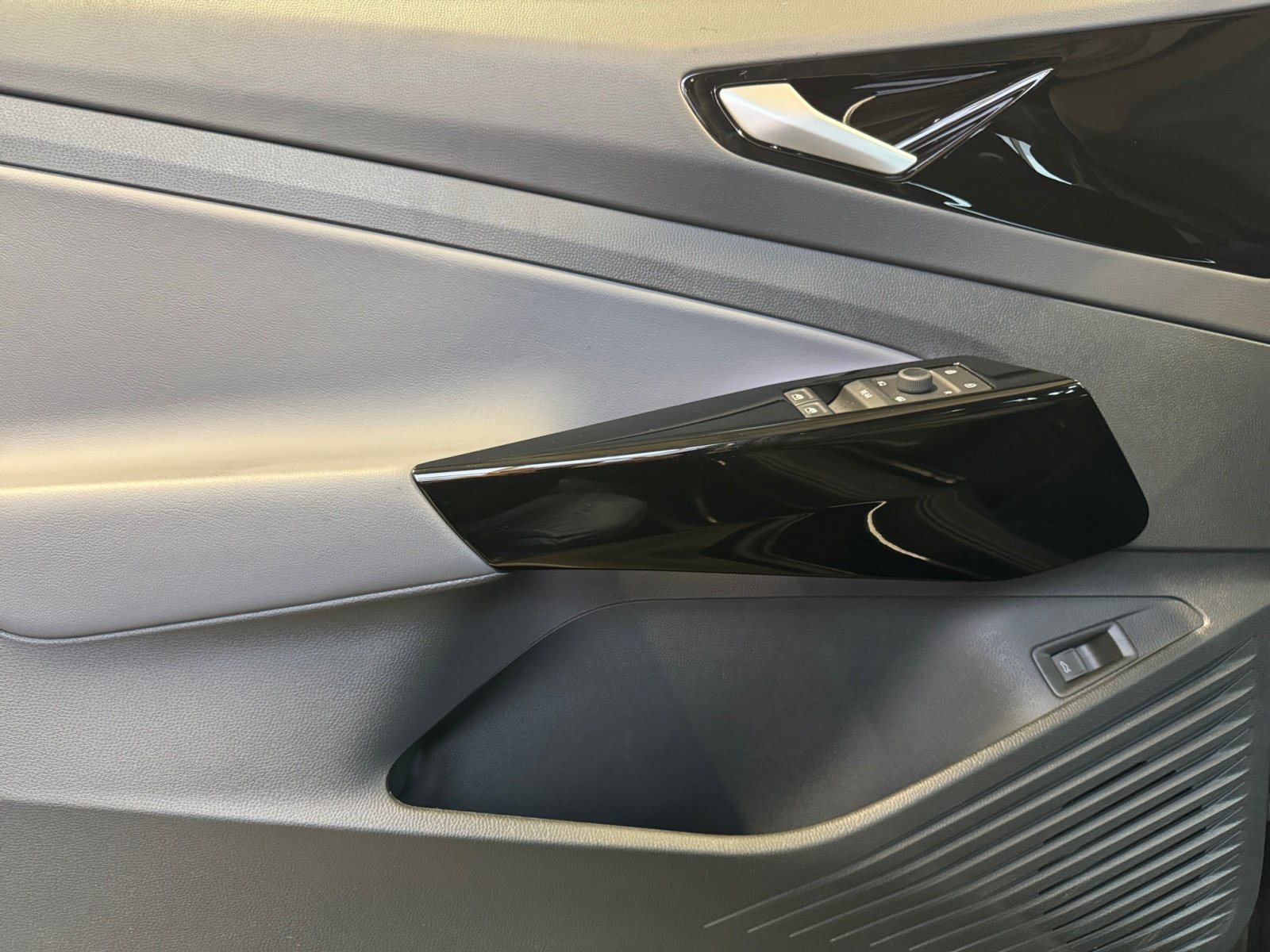 ID.5 PRO 286PS 77 kWh IQ.Light 360,Kam.,PDC,ACC