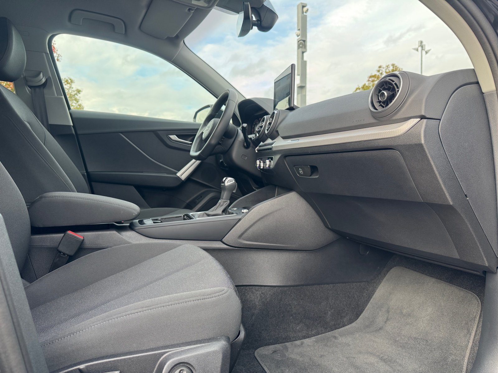 Q2 advanced 35 TFSI S tronic matrix, AHK, Navi