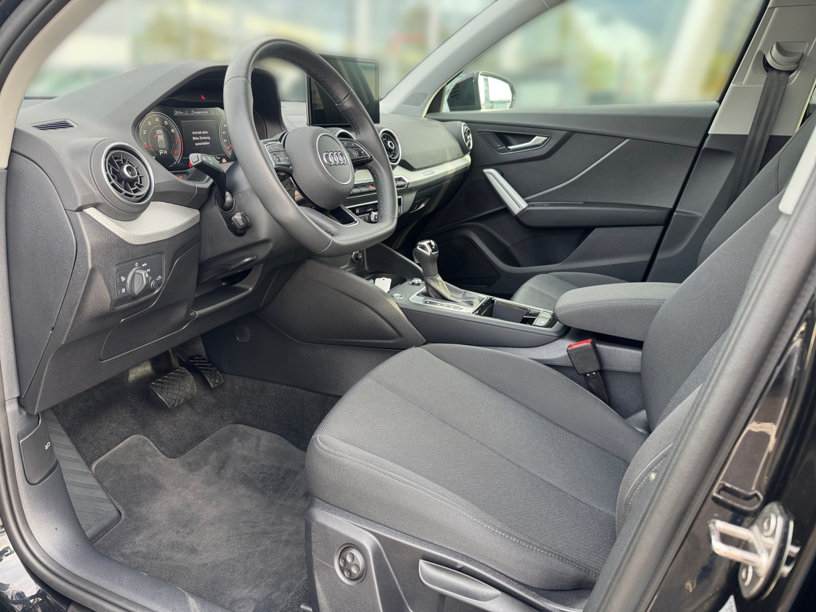 Q2 advanced 35 TFSI S tronic matrix, AHK, Navi