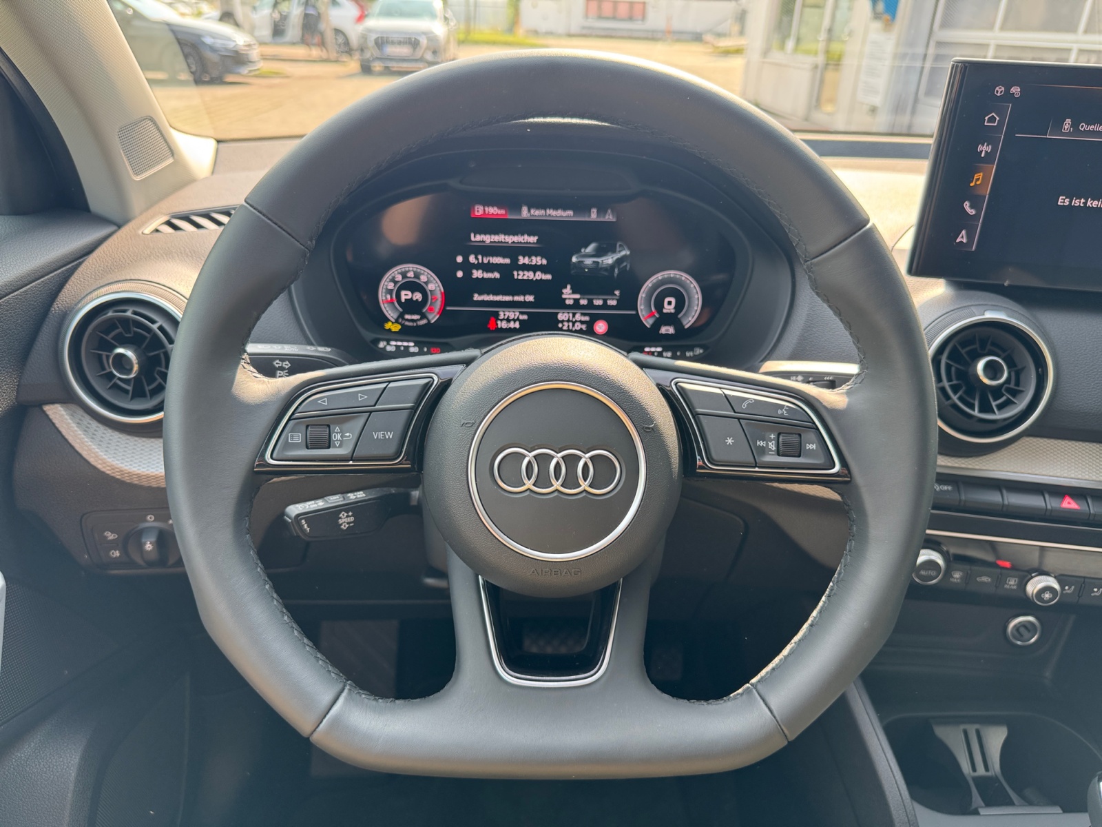 Q2 advanced 35 TFSI 110(150)  S tronic matrix,LM