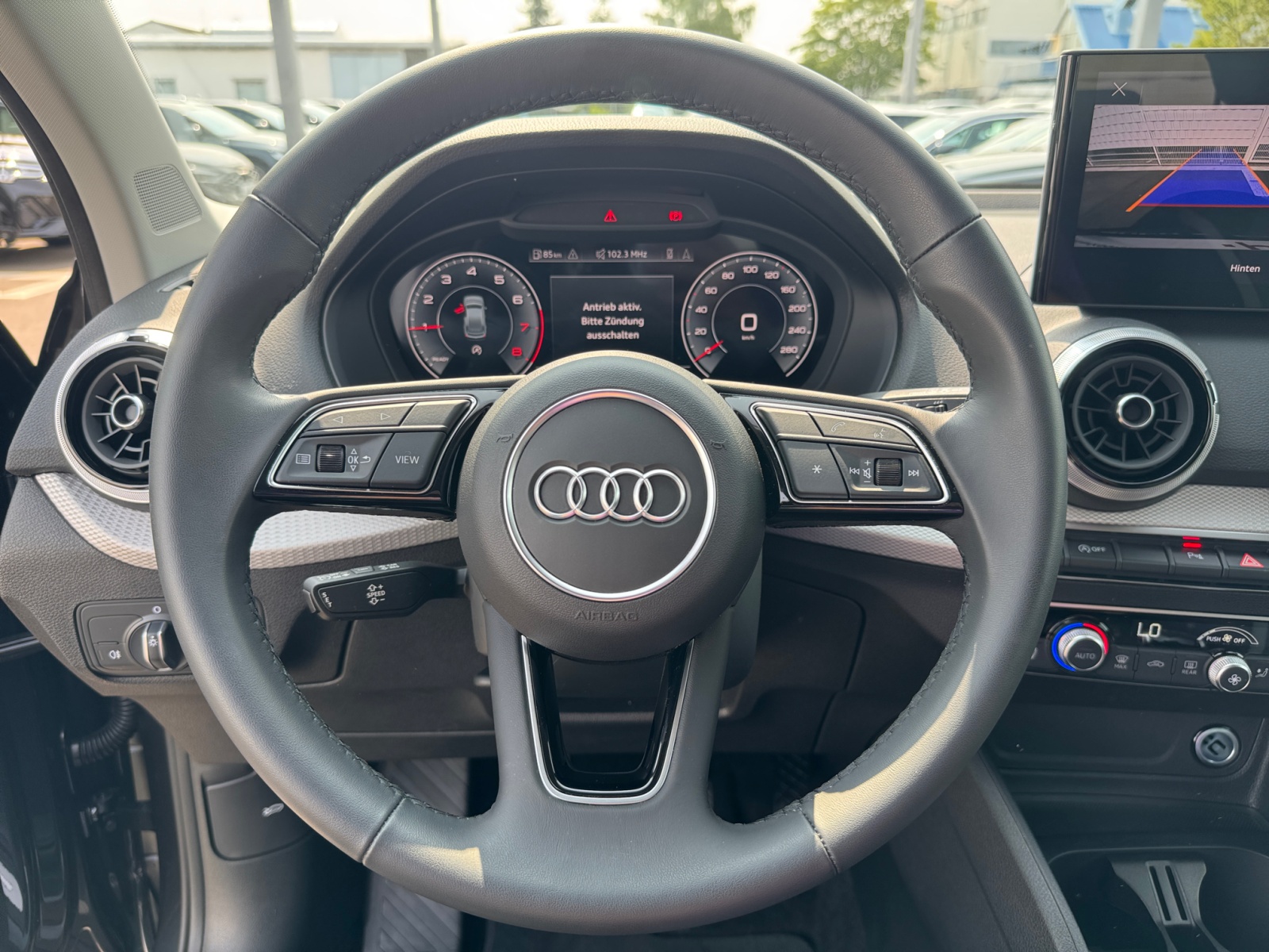 Q2 advanced 30 TFSI Schaltgetriebe Kam.,PDC,AHK