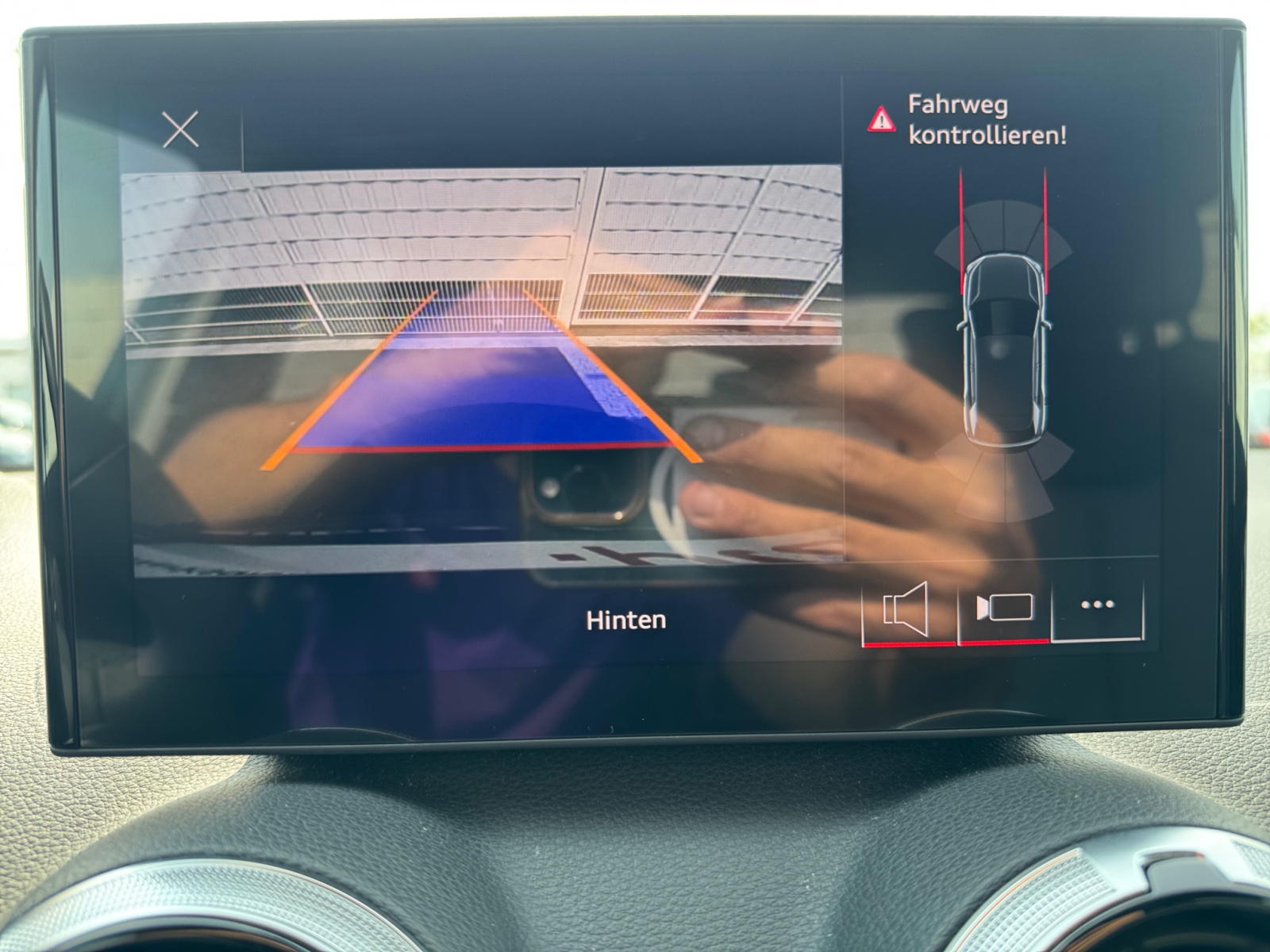 Q2 advanced 30 TFSI Schaltgetriebe Kam.,PDC,AHK