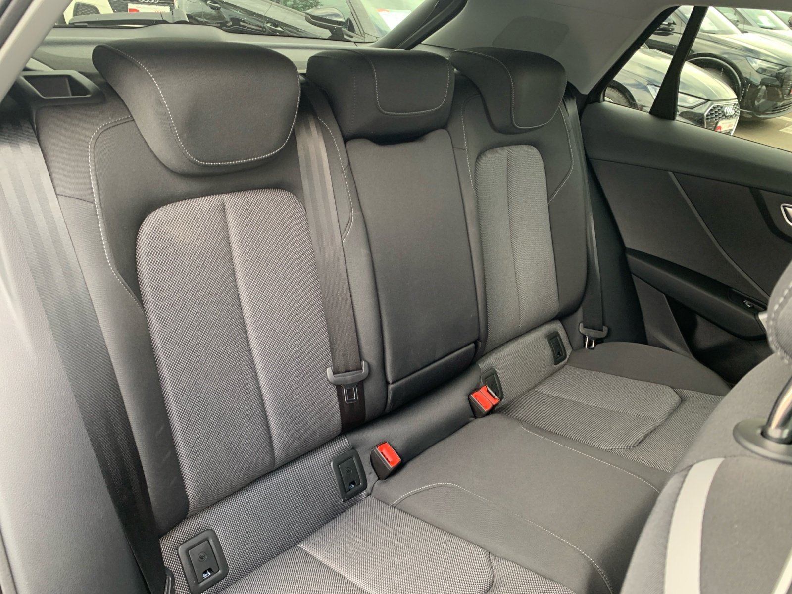 Q2 advanced 35 TFSI S tronic matrix,Kam.,PDC,AHK