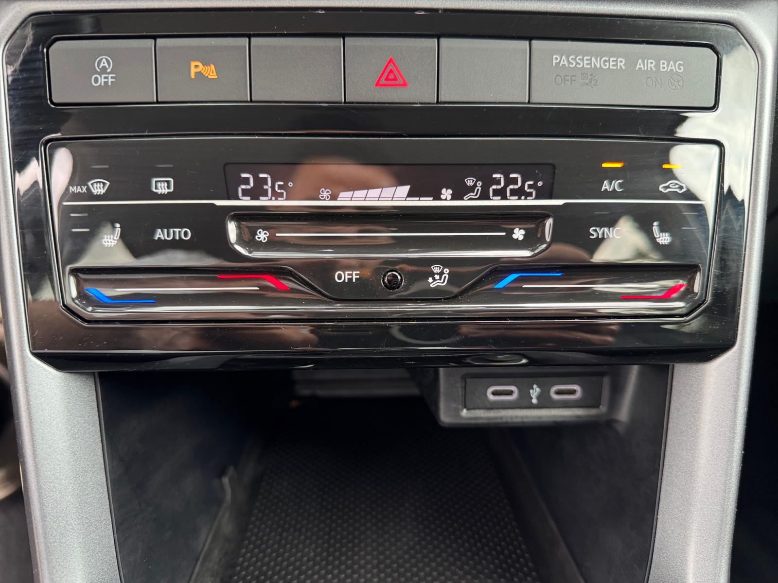 T-Cross ACTIVE 1.0 TSI ,PDC,Virtual,AHK,ACC,Navi