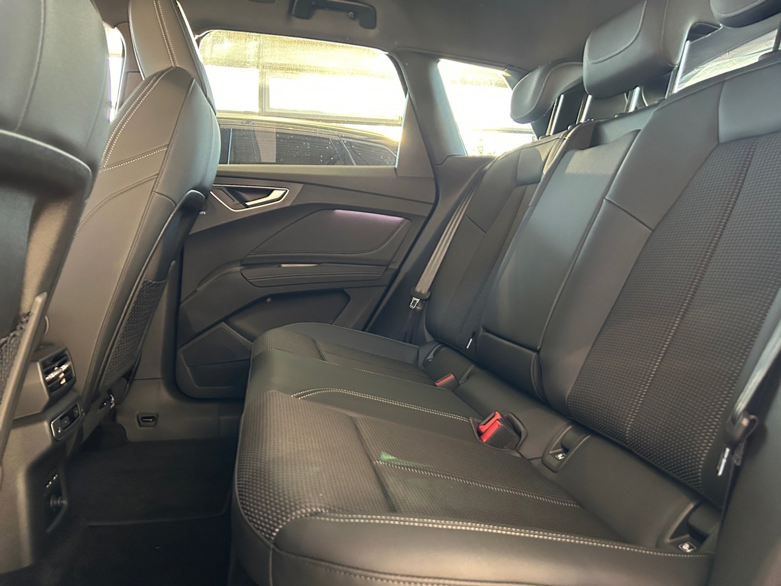 Q4 SUV e-tron performance 210 kW S Line,HUD,ACC