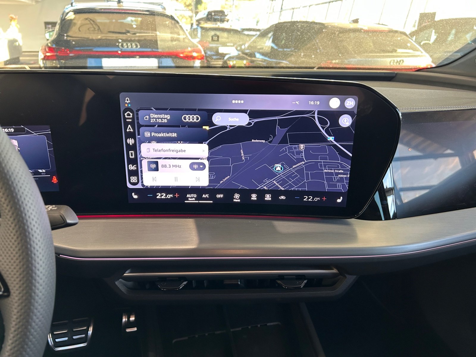 Q4 SUV e-tron performance 210 kW S Line,HUD,ACC