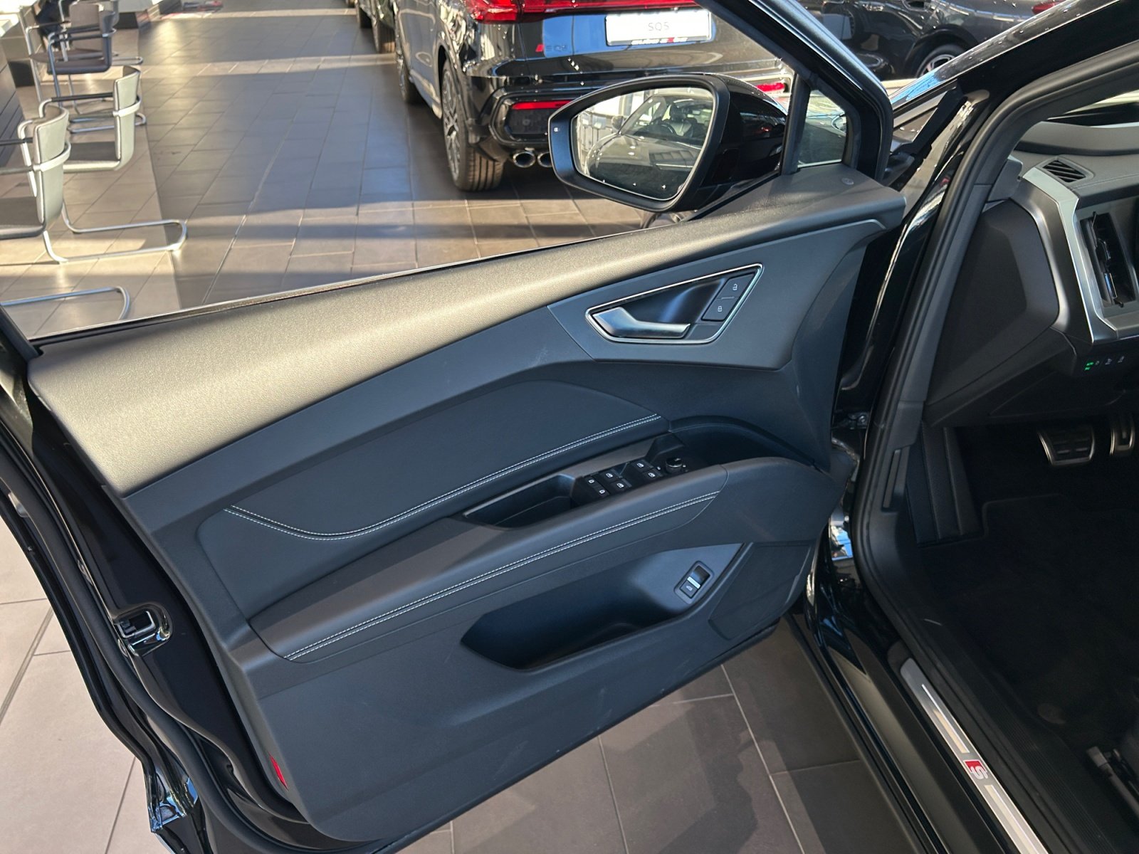 Q4 SUV e-tron performance 210 kW S Line,HUD,ACC