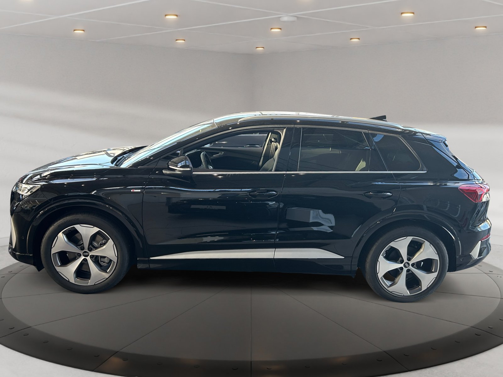 Q4 SUV e-tron performance 210 kW S Line,HUD,ACC
