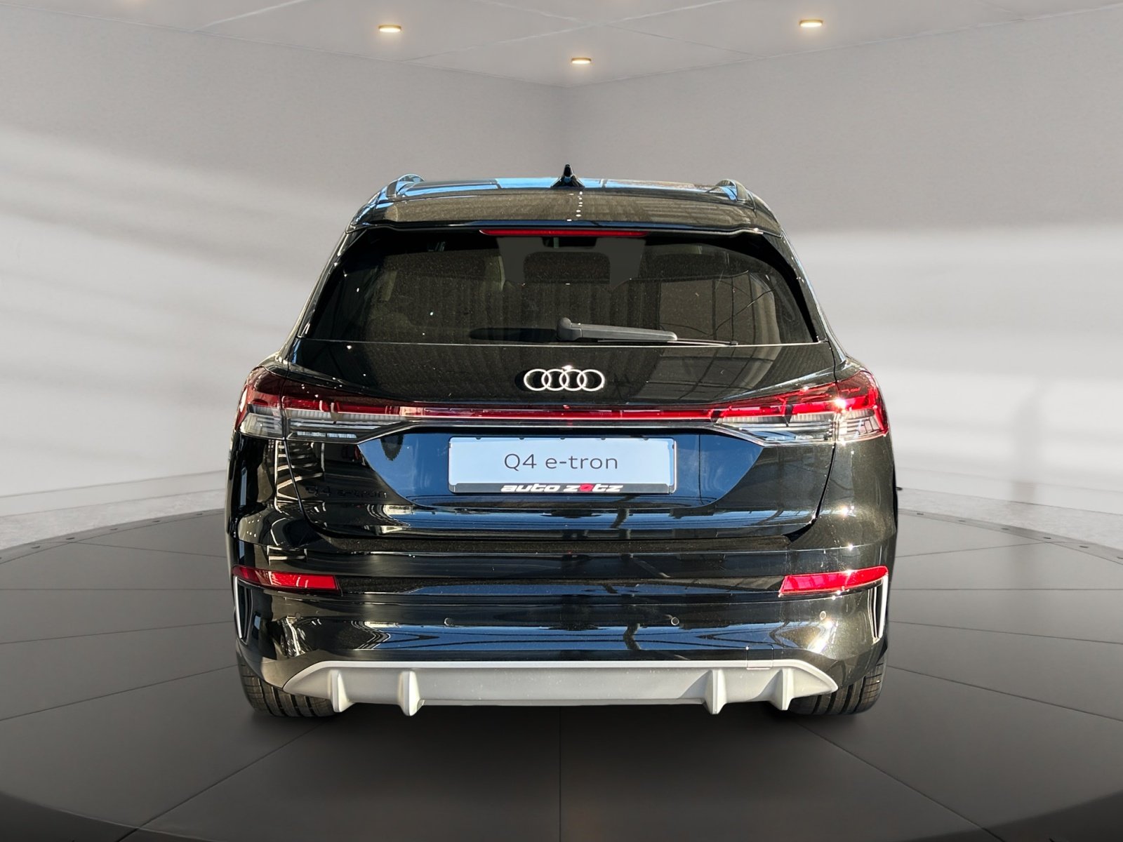 Q4 SUV e-tron performance 210 kW S Line,HUD,ACC