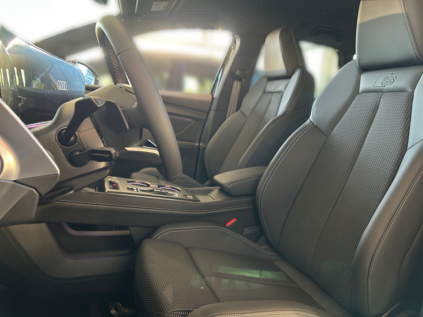 Q4 SUV e-tron performance 210 kW S Line,HUD,ACC