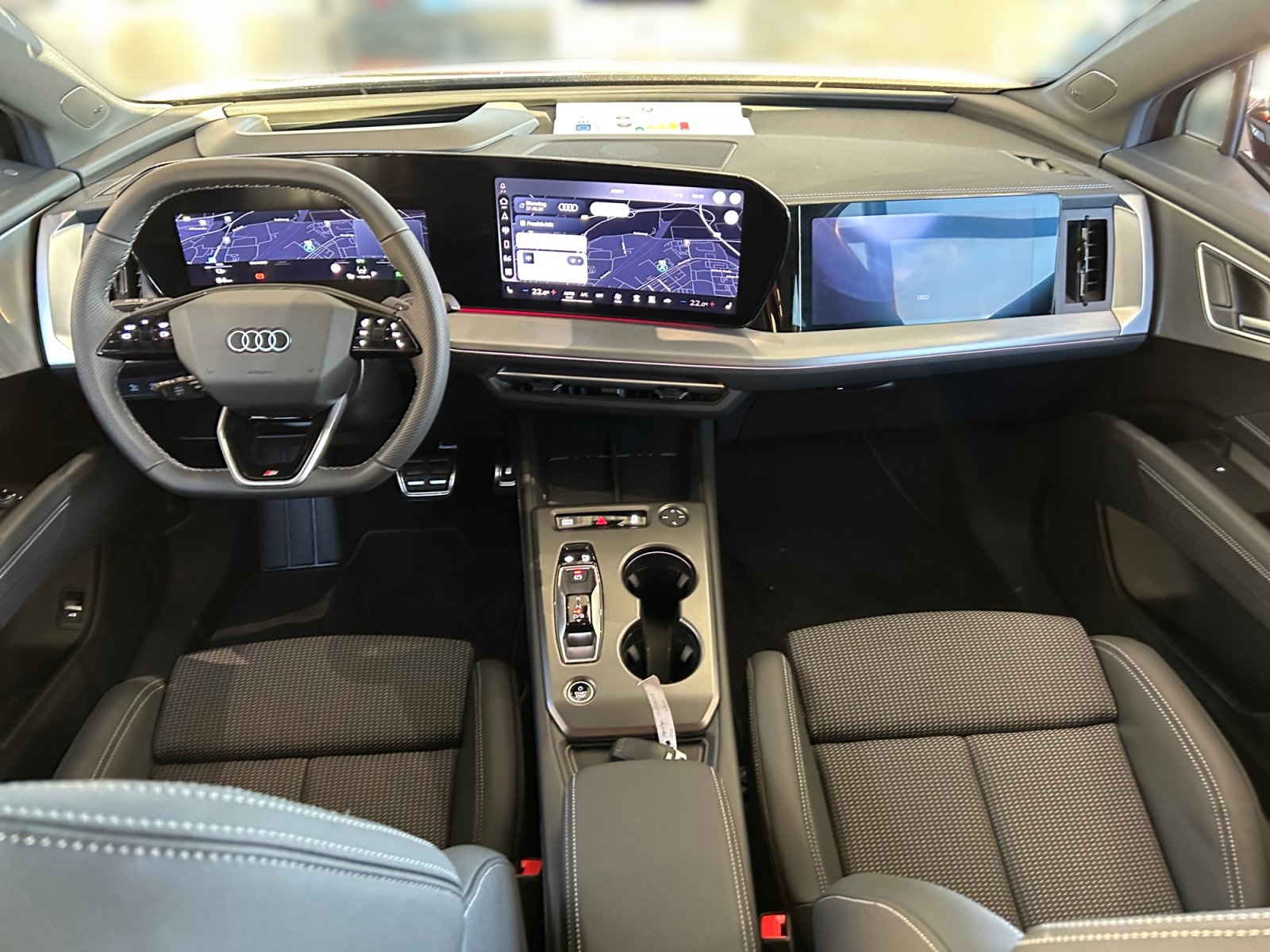 Q4 SUV e-tron performance 210 kW S Line,HUD,ACC